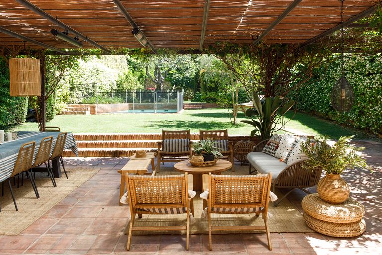 terrasse avec pergola acier maison de ville avec jardin