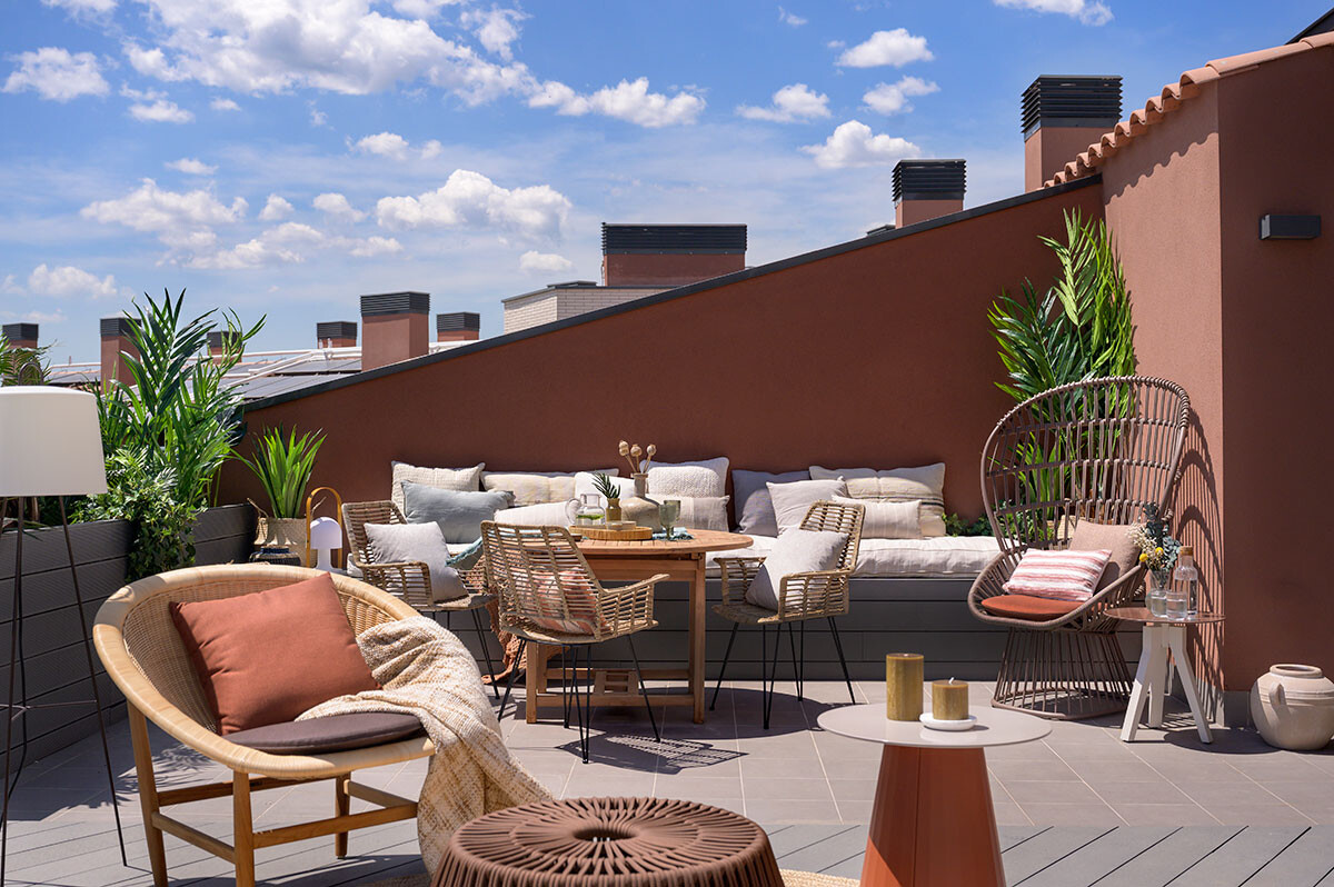 terrasse en plein ciel aménagée comme un salon