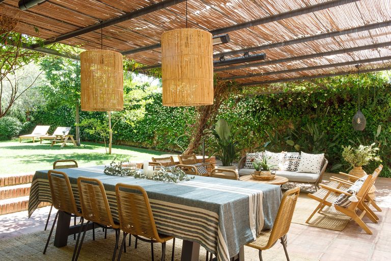 terrasse avec pergola acier maison de ville avec jardin