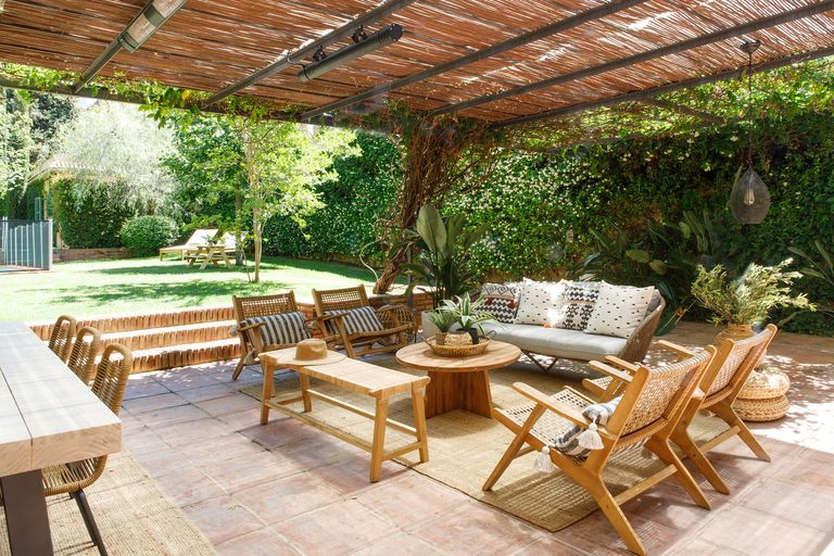 terrasse avec pergola acier maison de ville avec jardin