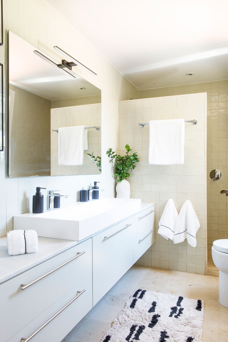 salle de bain design blanche