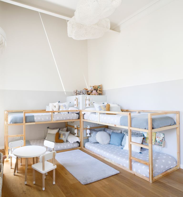 chambre dortoir pour quatre enfants décoration contemporaine