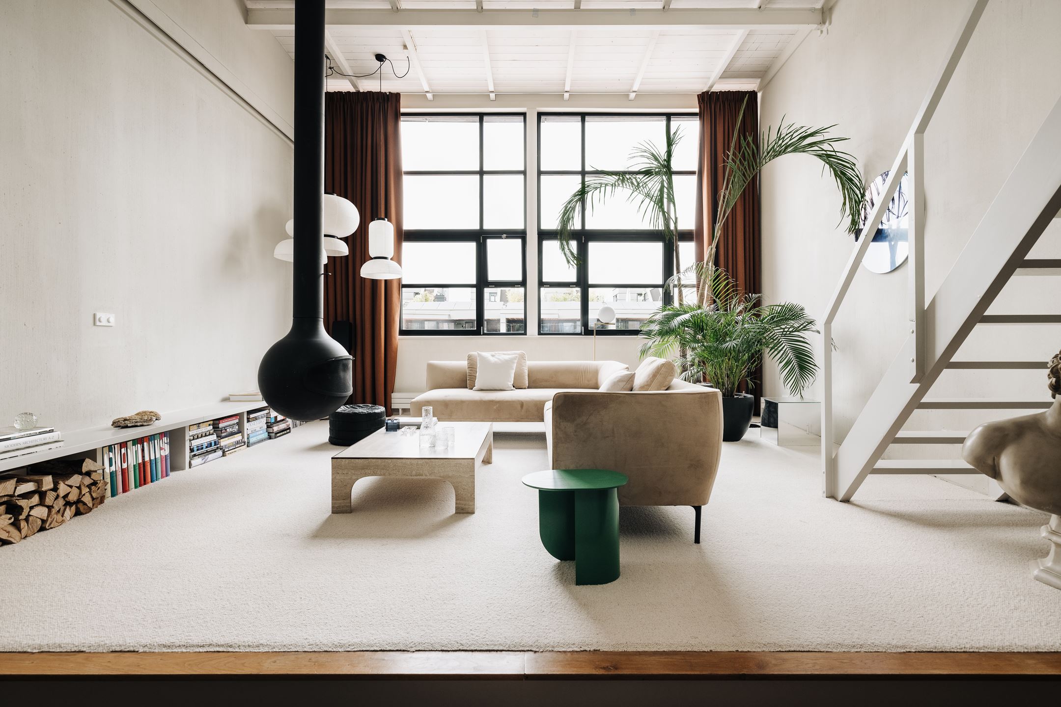 salon maison design avec cheminée Focus