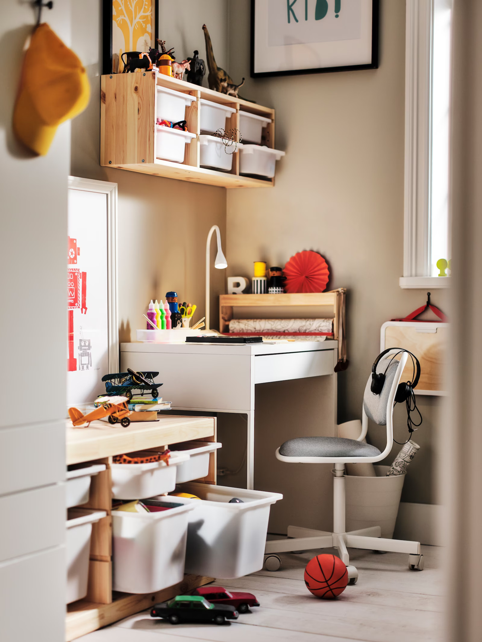 bureau enfant dans chambre
