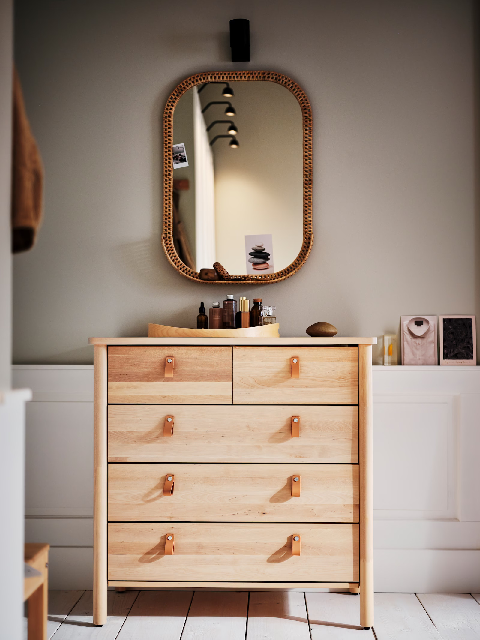 entrée avec commode et miroir