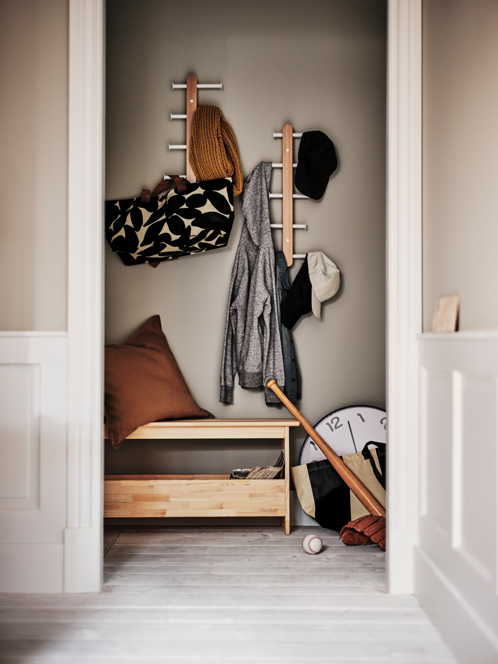 entrée avec porte-manteau IKEA