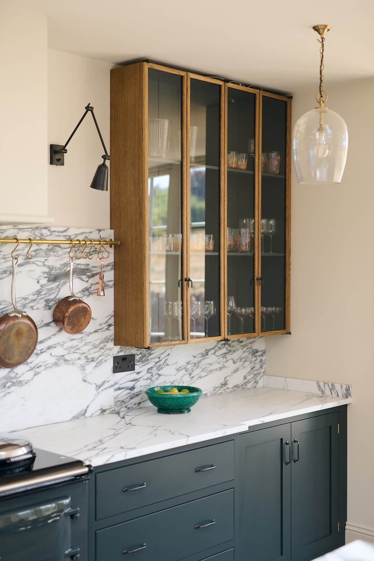 vitrine en bois cuisine