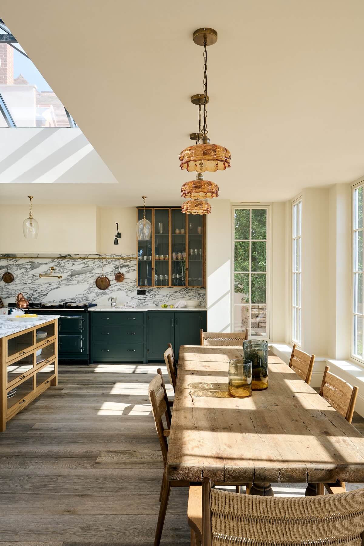 grande cuisine équipée deVOL avec verrière zénithale