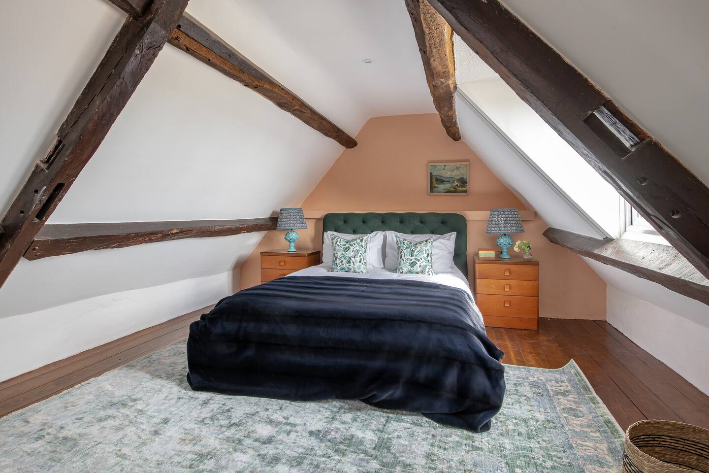 chambre mansardée avec poutres décoration rustique chambre mansardée avec poutres décoration rustique