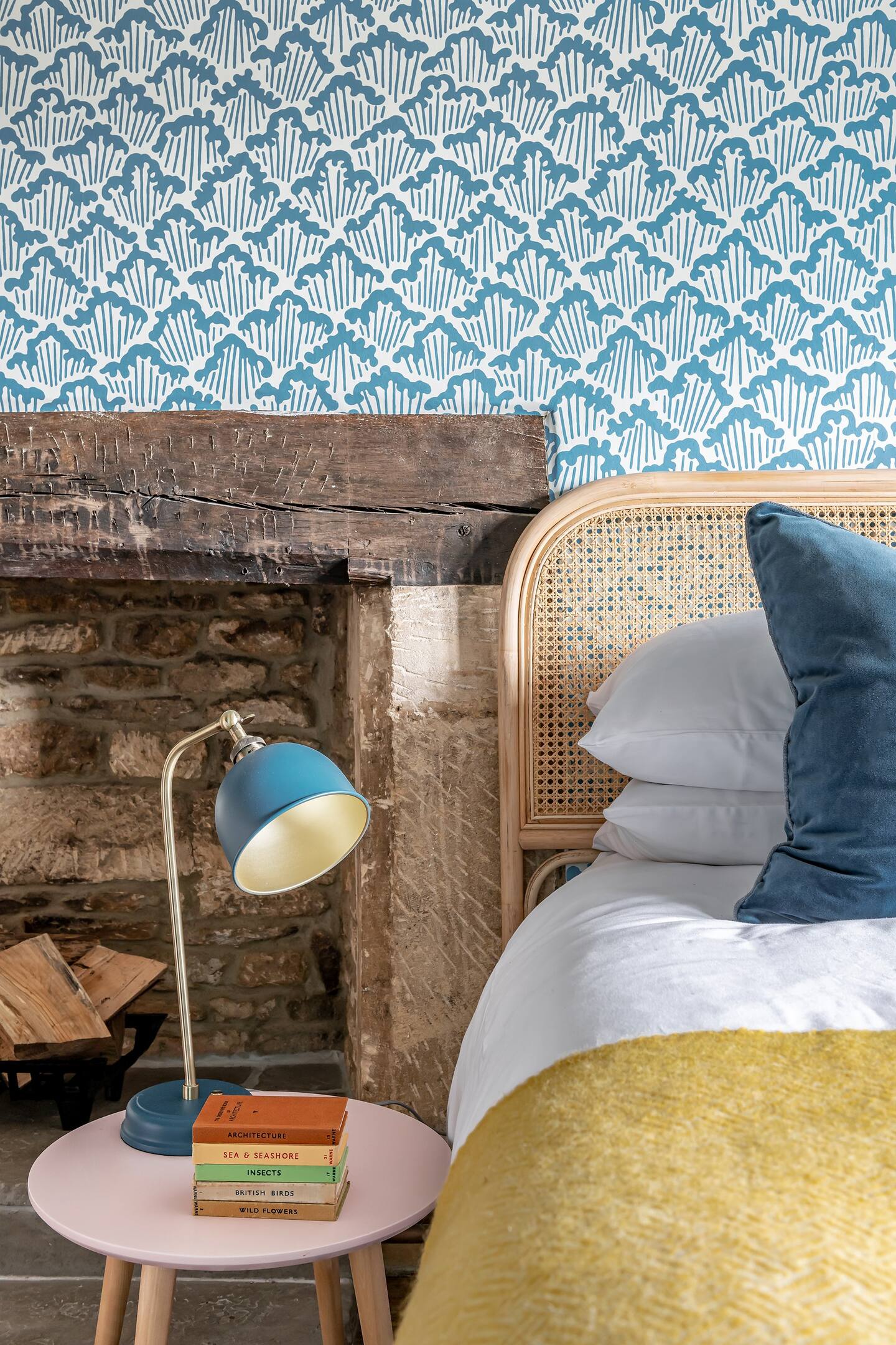 chambre avec papier-peint bleu chambre avec papier-peint bleu