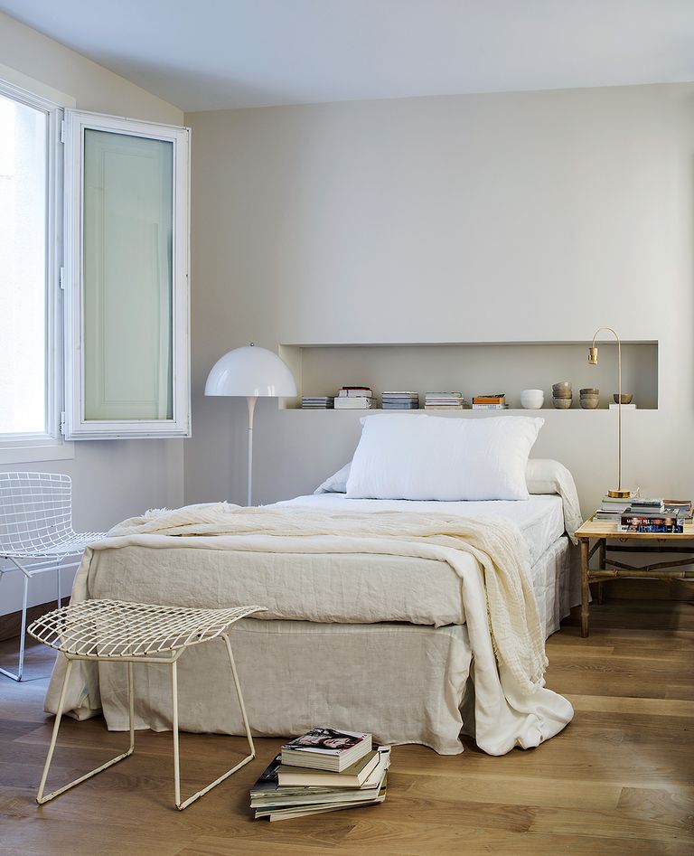 chambre minimaliste beige appartement rénové chambre minimaliste beige appartement rénové