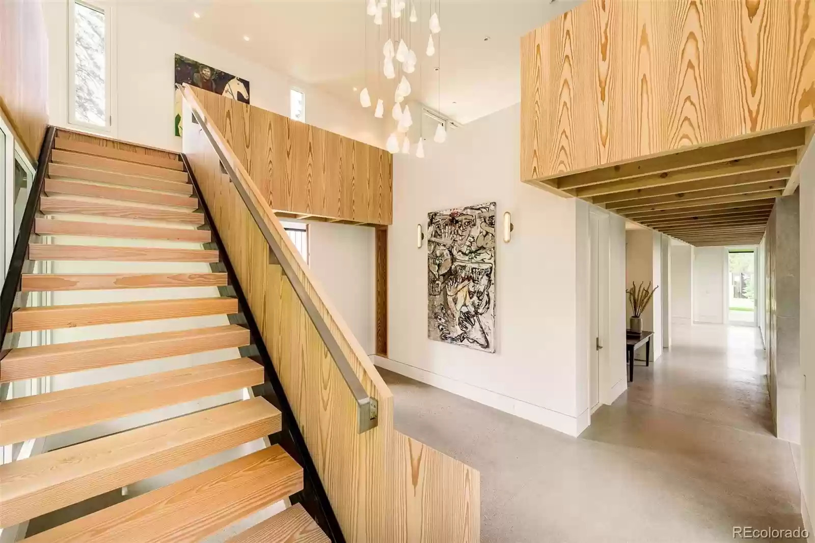entrée avec escalier en bois design