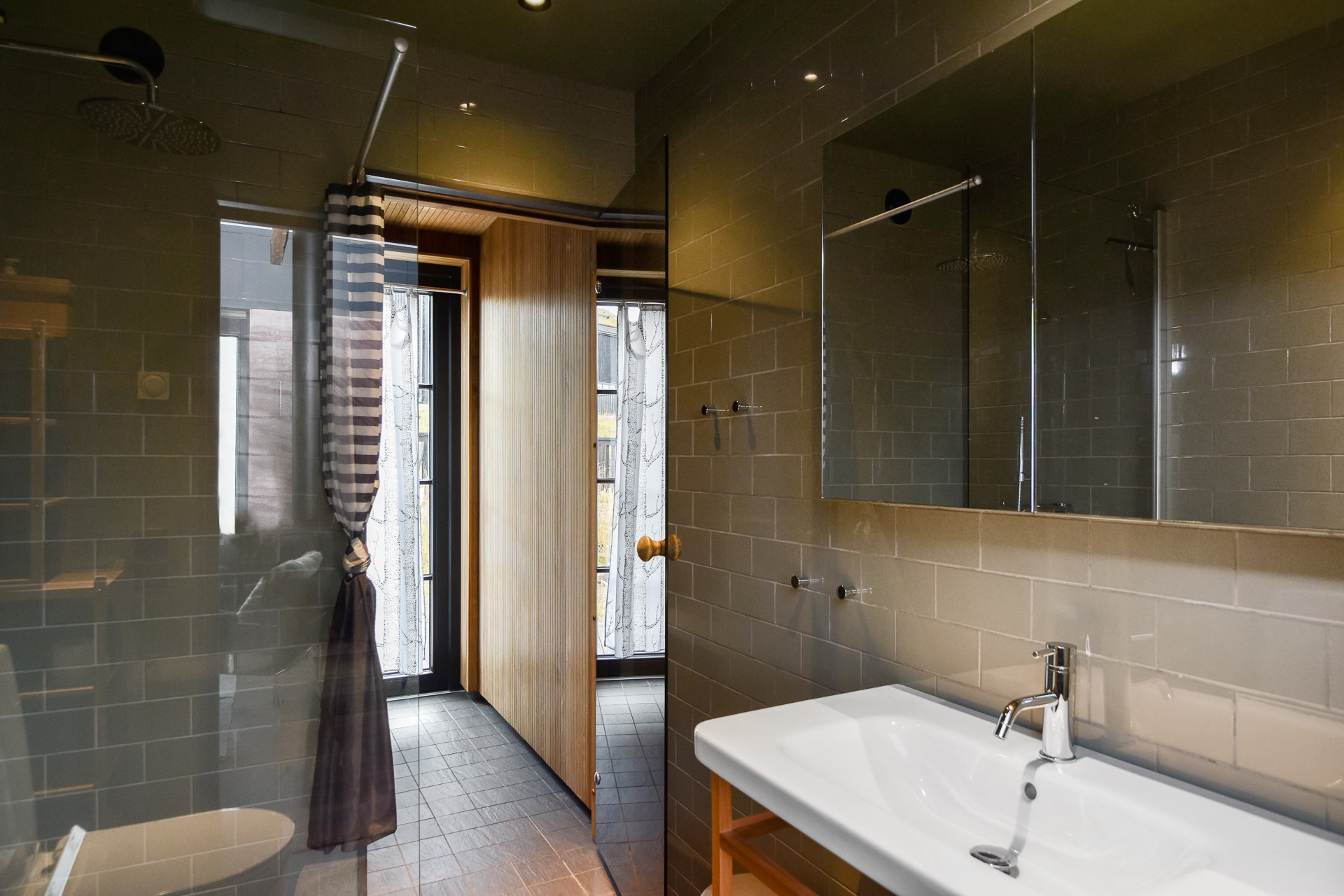 salle de bain chalet noir contemporain salle de bain chalet noir contemporain