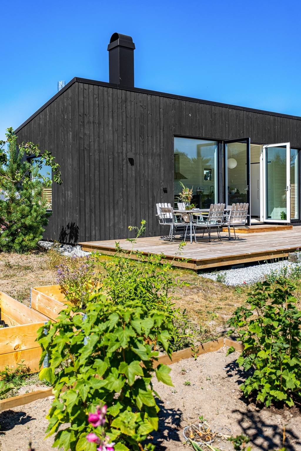 maison en bois noir 72m2