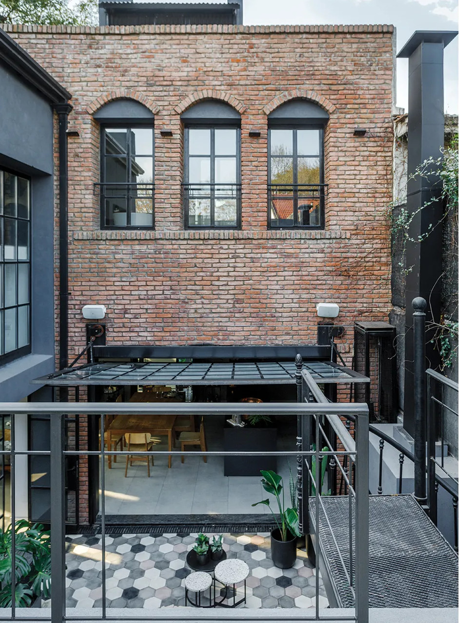patio tomettes grise maison loft