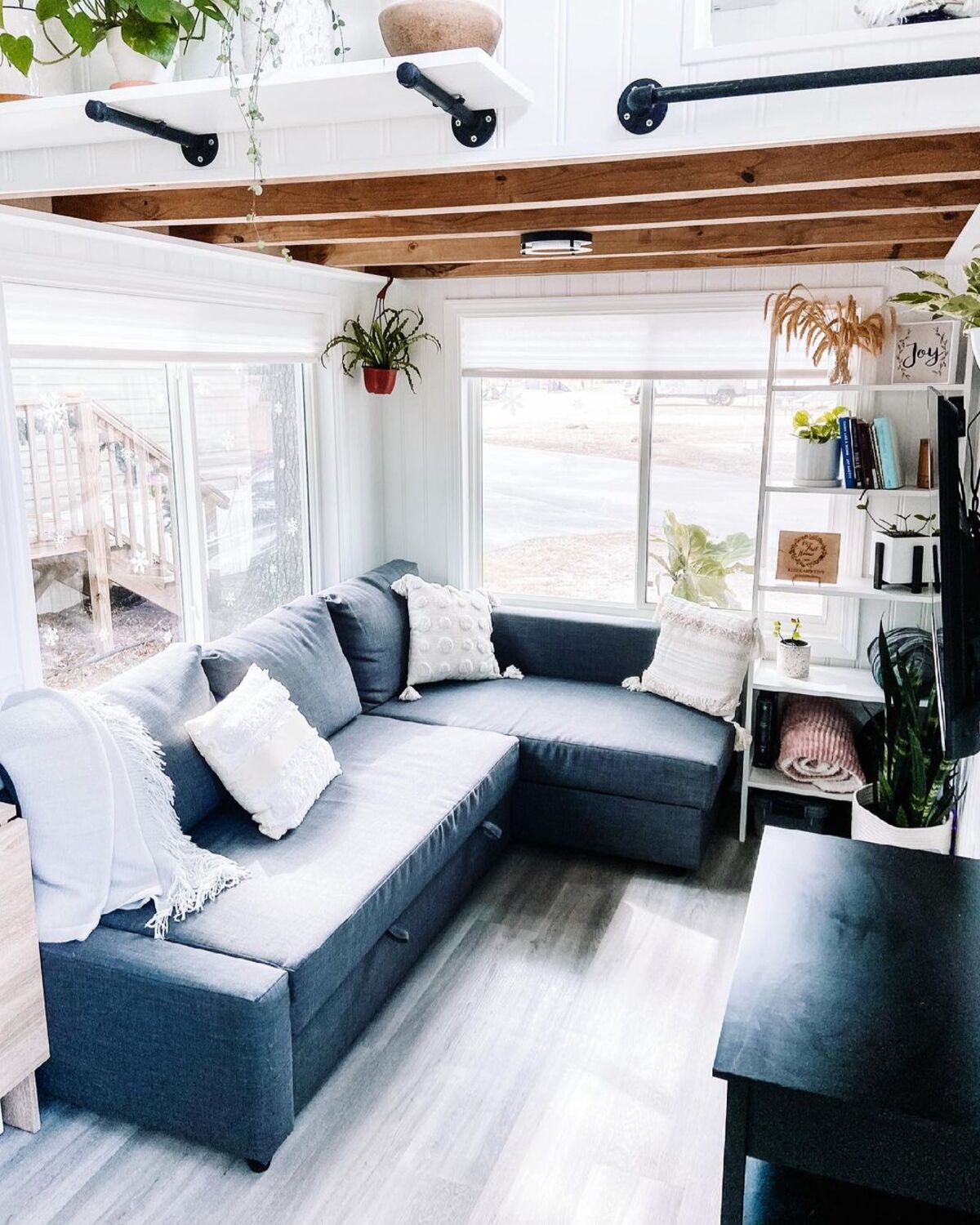 salon sous mezzanine tiny house salon sous mezzanine tiny house