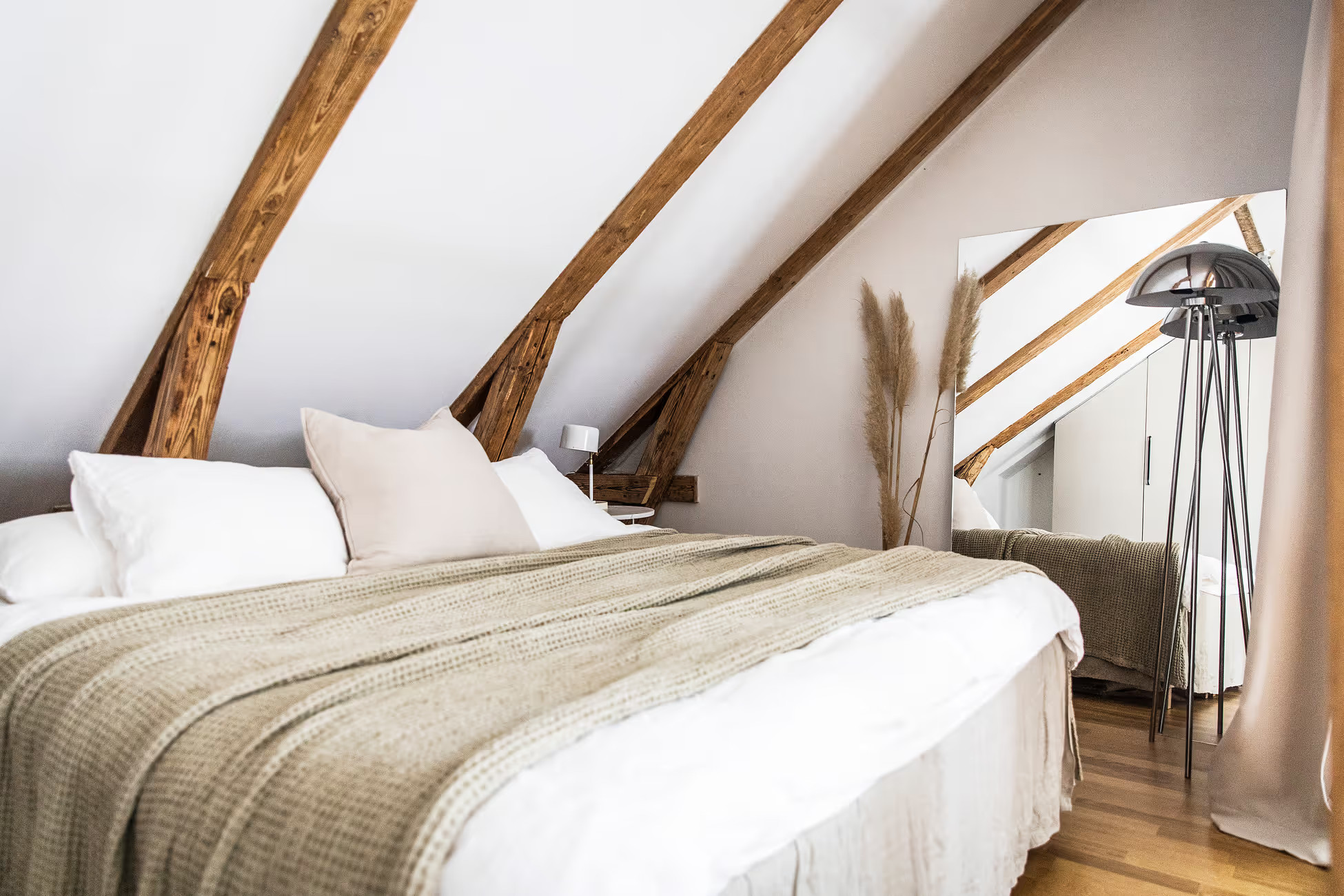 chambre avec poutres décoration scandinave