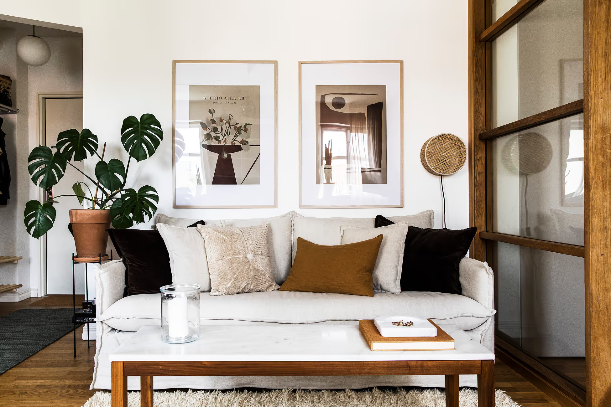 salon avec verrière en bois décoration scandinave