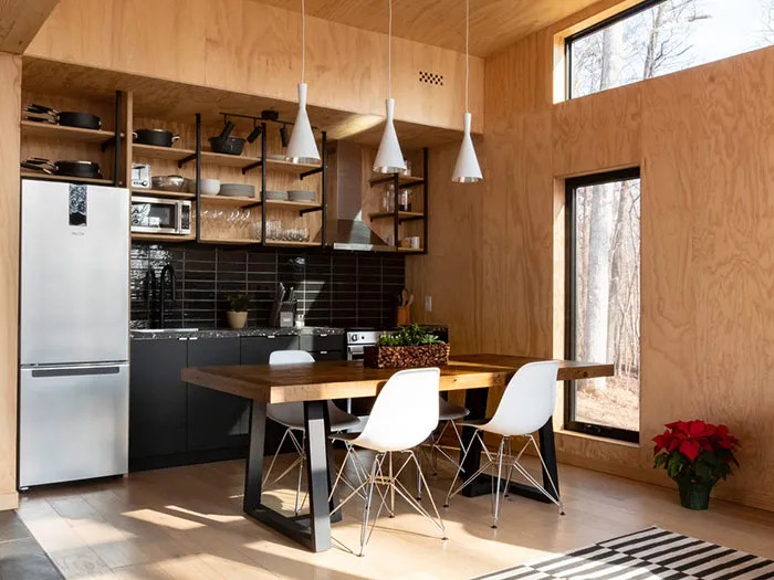 cuisine design noire dans maison en bois cuisine design noire dans maison en bois