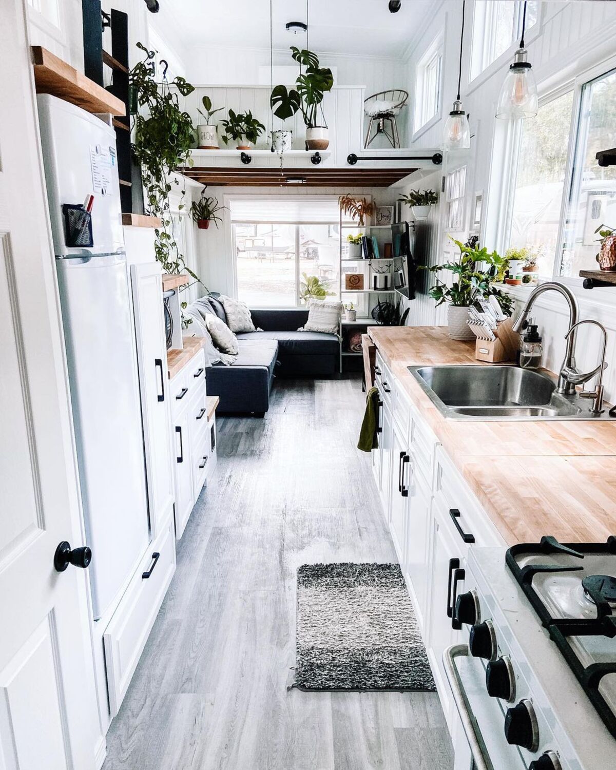 salon avec mezzanine tiny house de 35m2 salon avec mezzanine tiny house de 35m2