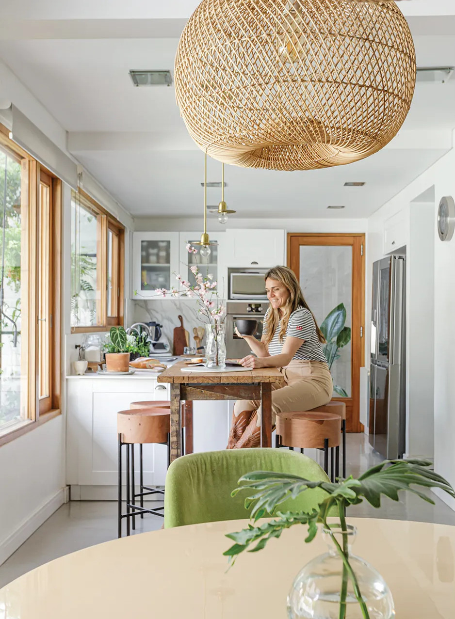 cuisine blanche et bois décoration naturelle