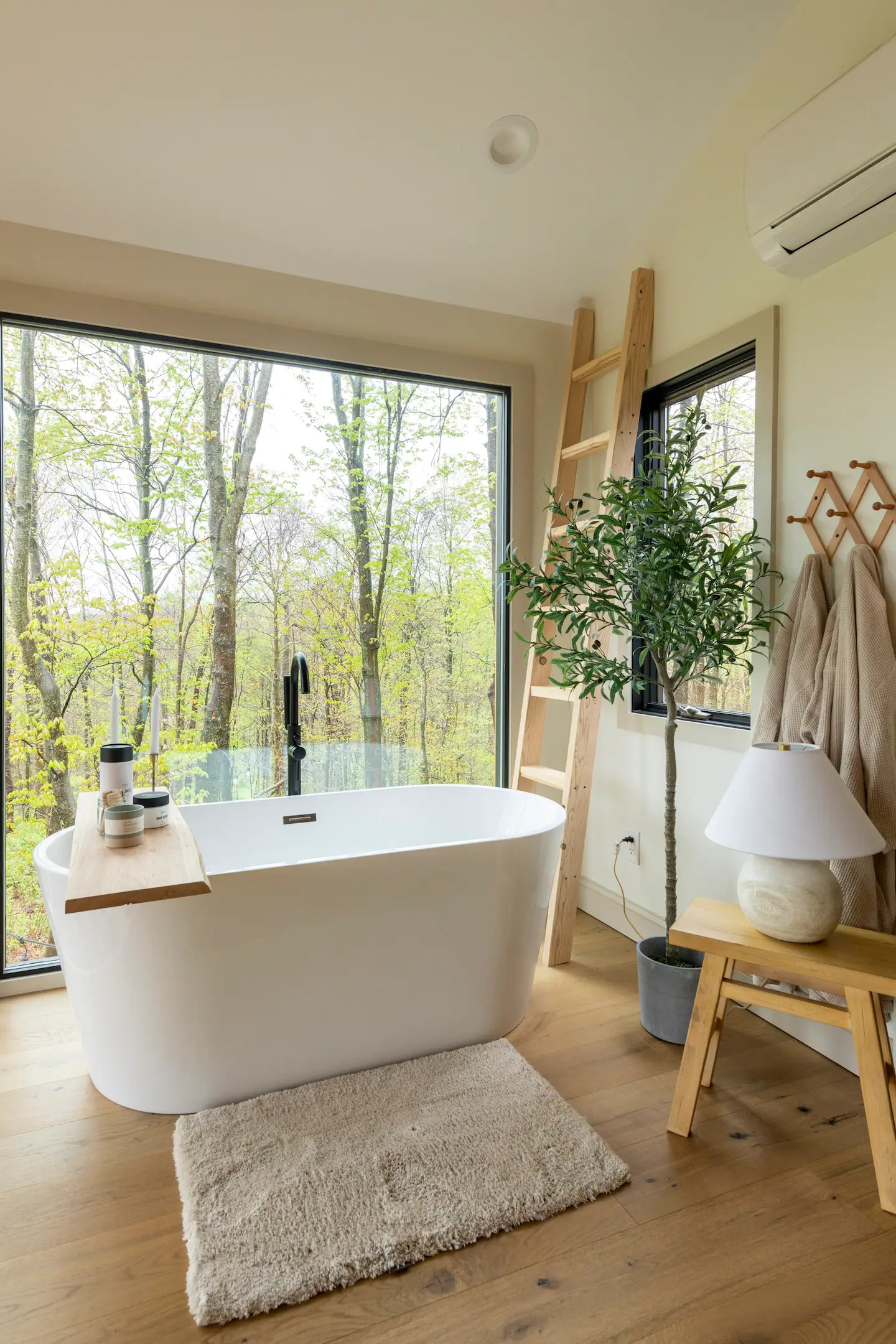 salle de bain avec baie vitrée salle de bain avec baie vitrée