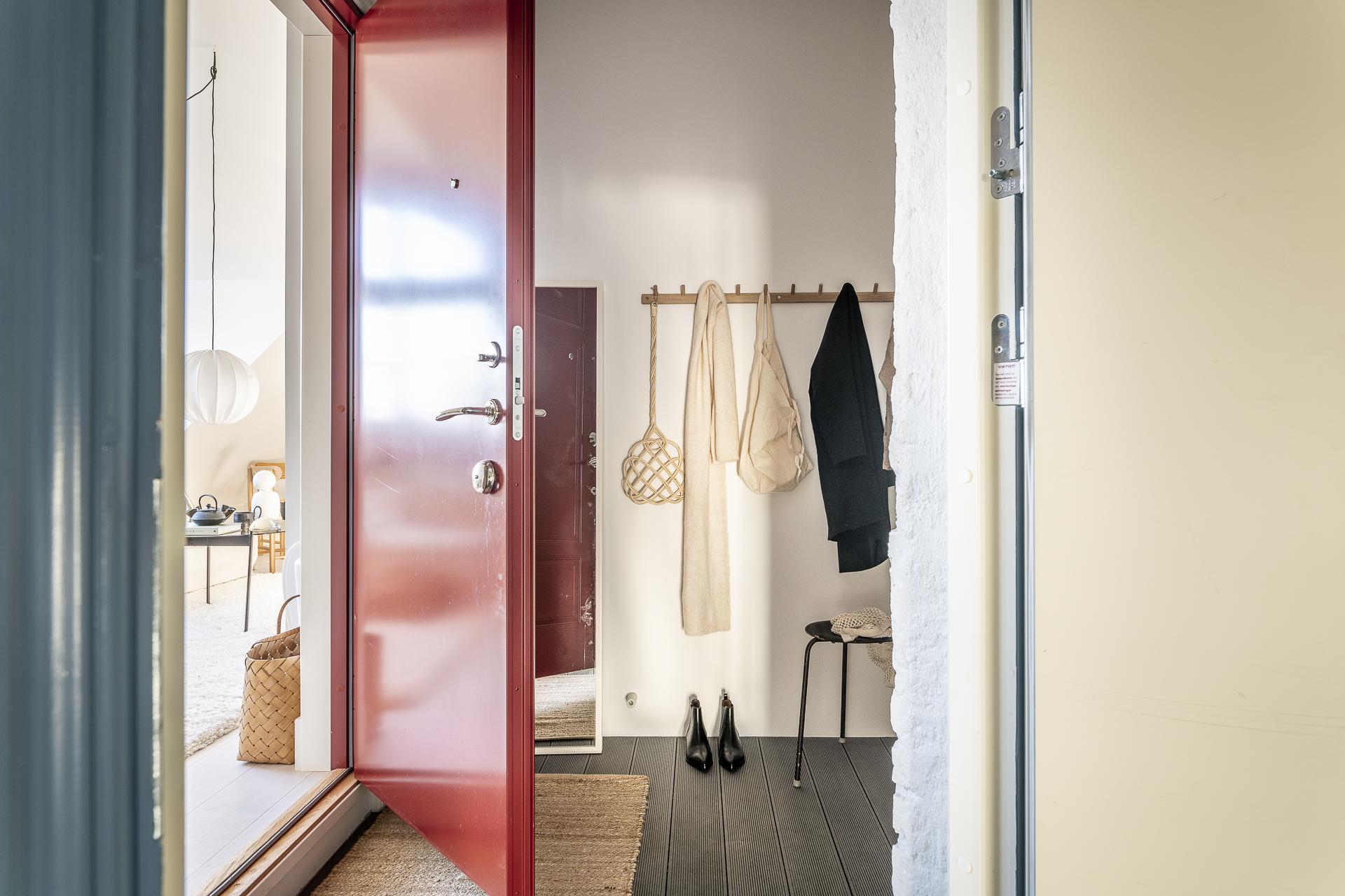 entrée avec porte-manteaux