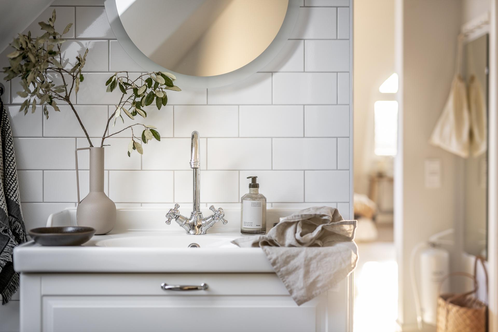 salle de bain blanche