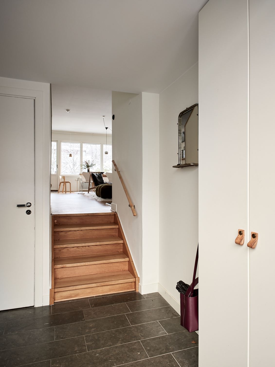 entrée avec escalier bois