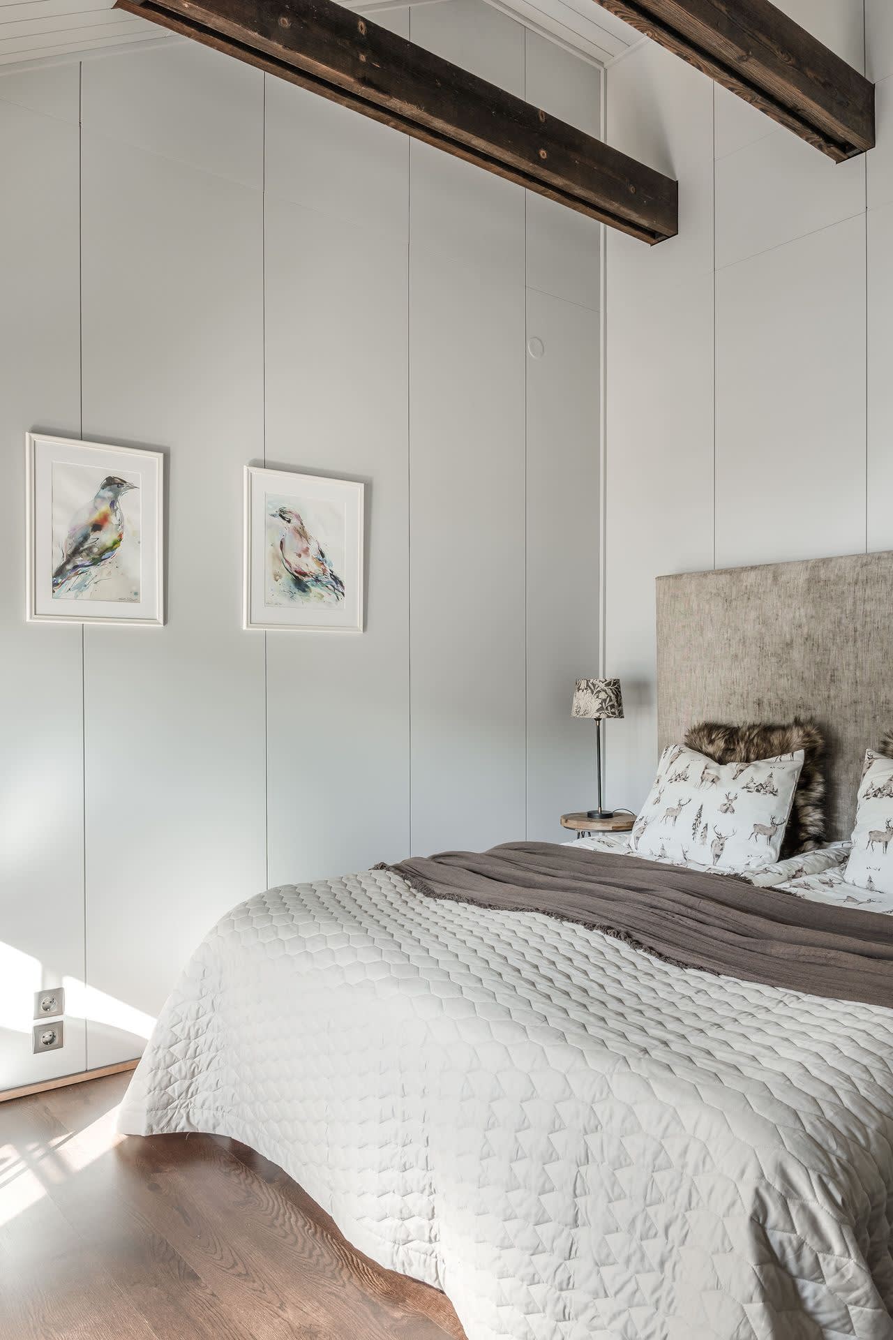 chambre avec poutres appartement montagne