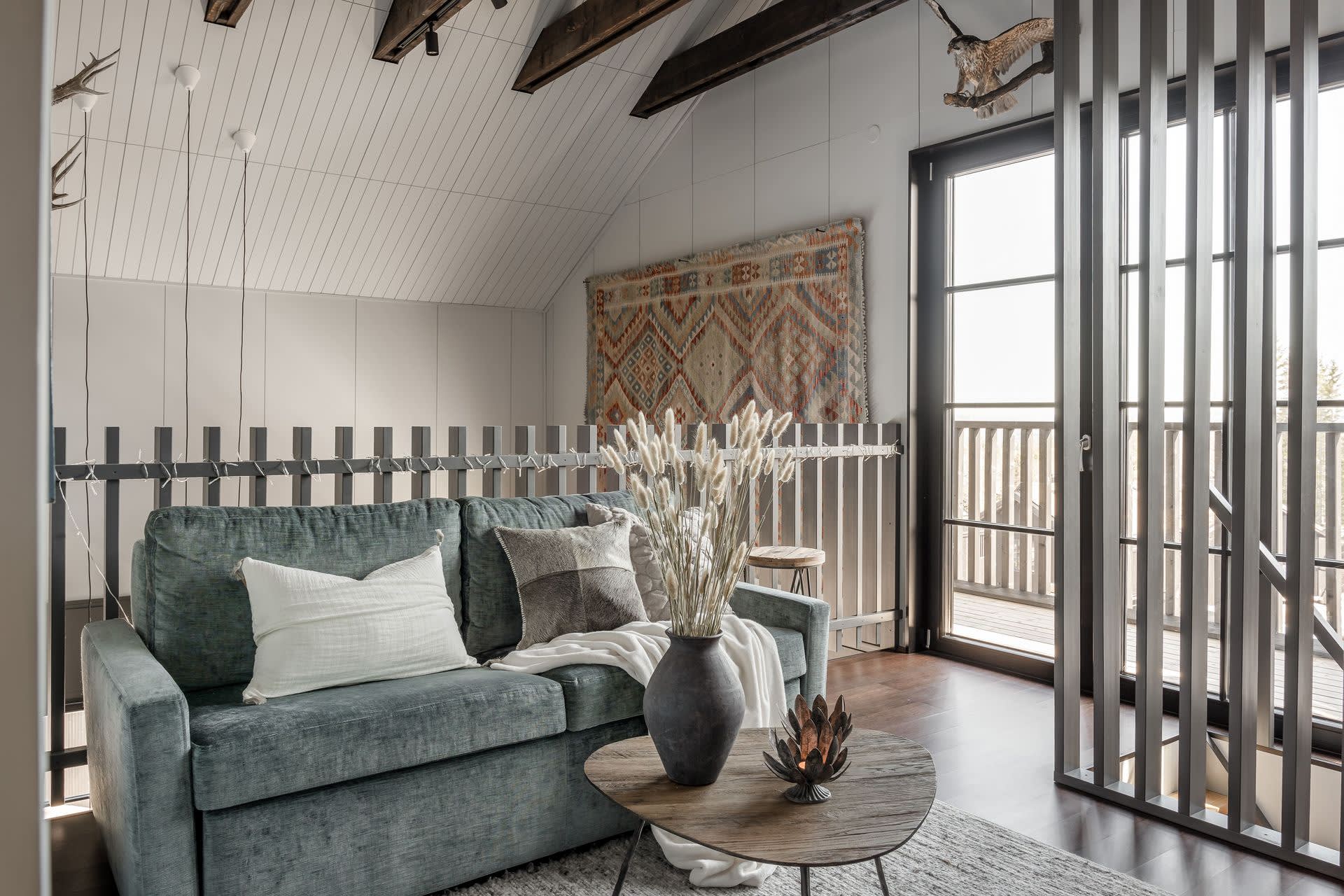 mezzanine avec poutres appartement montagne