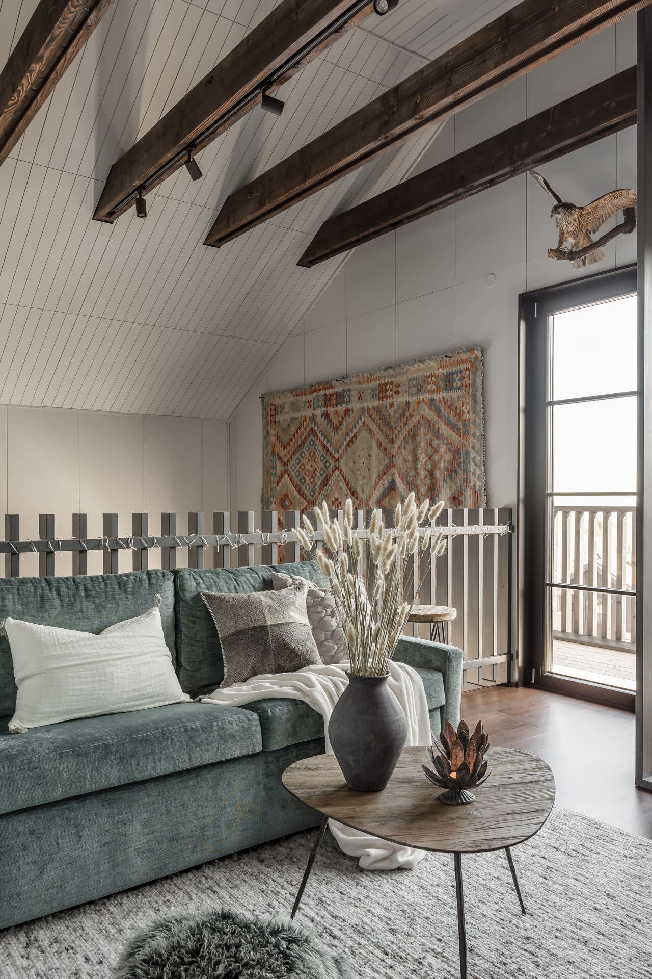mezzanine avec poutres appartement montagne