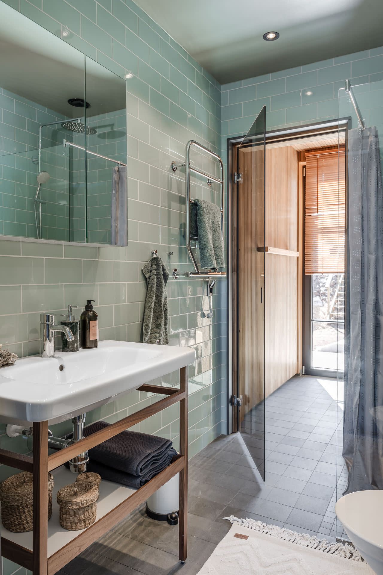 salle de bain carrelage vert
