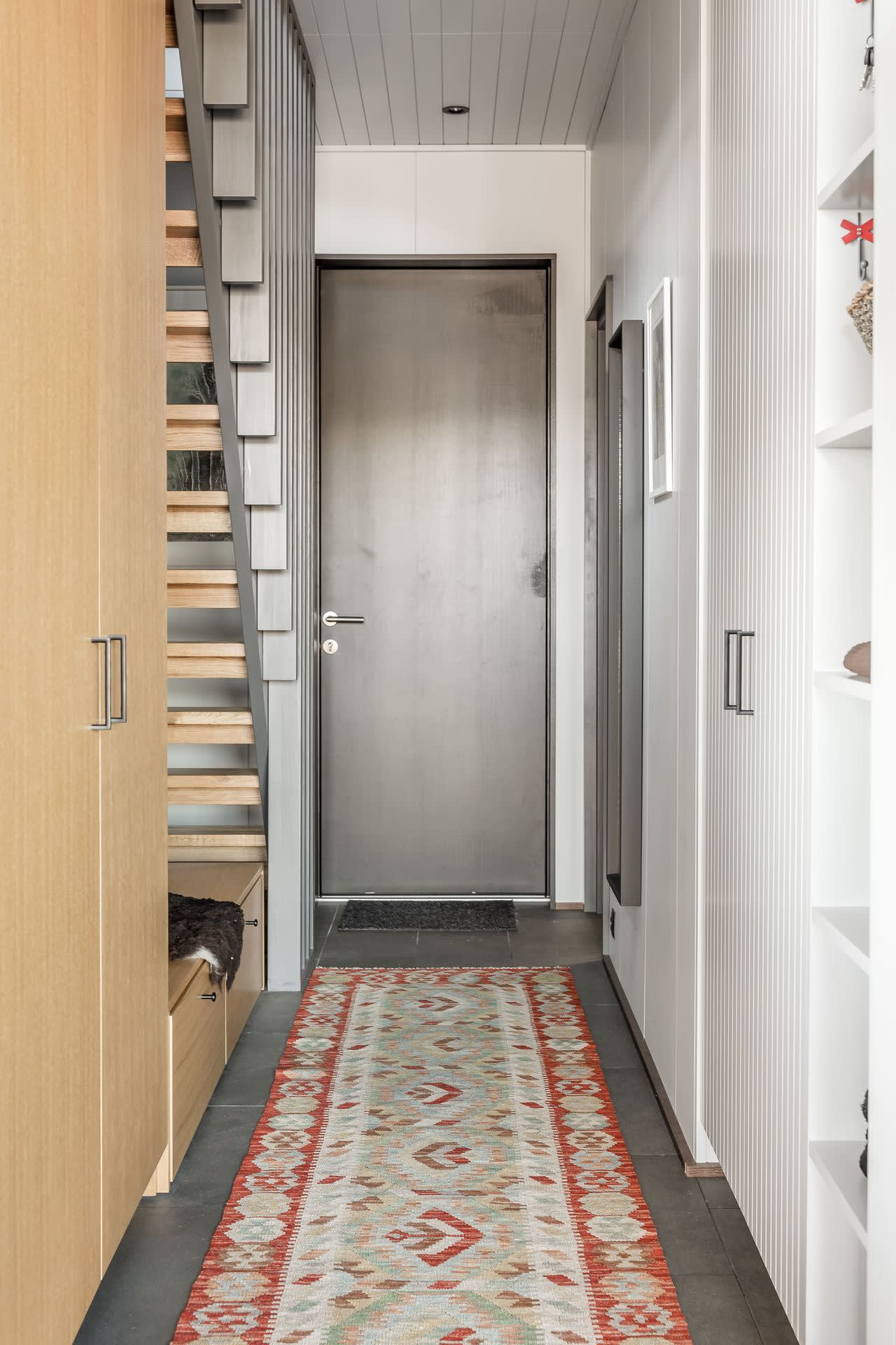 entrée carrelage gris