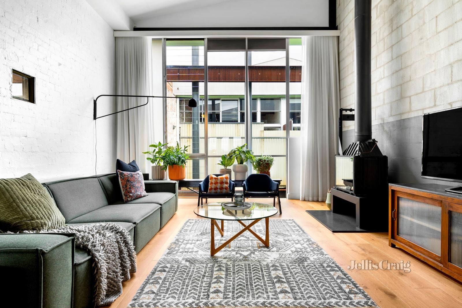 salon murs de briques maison loft