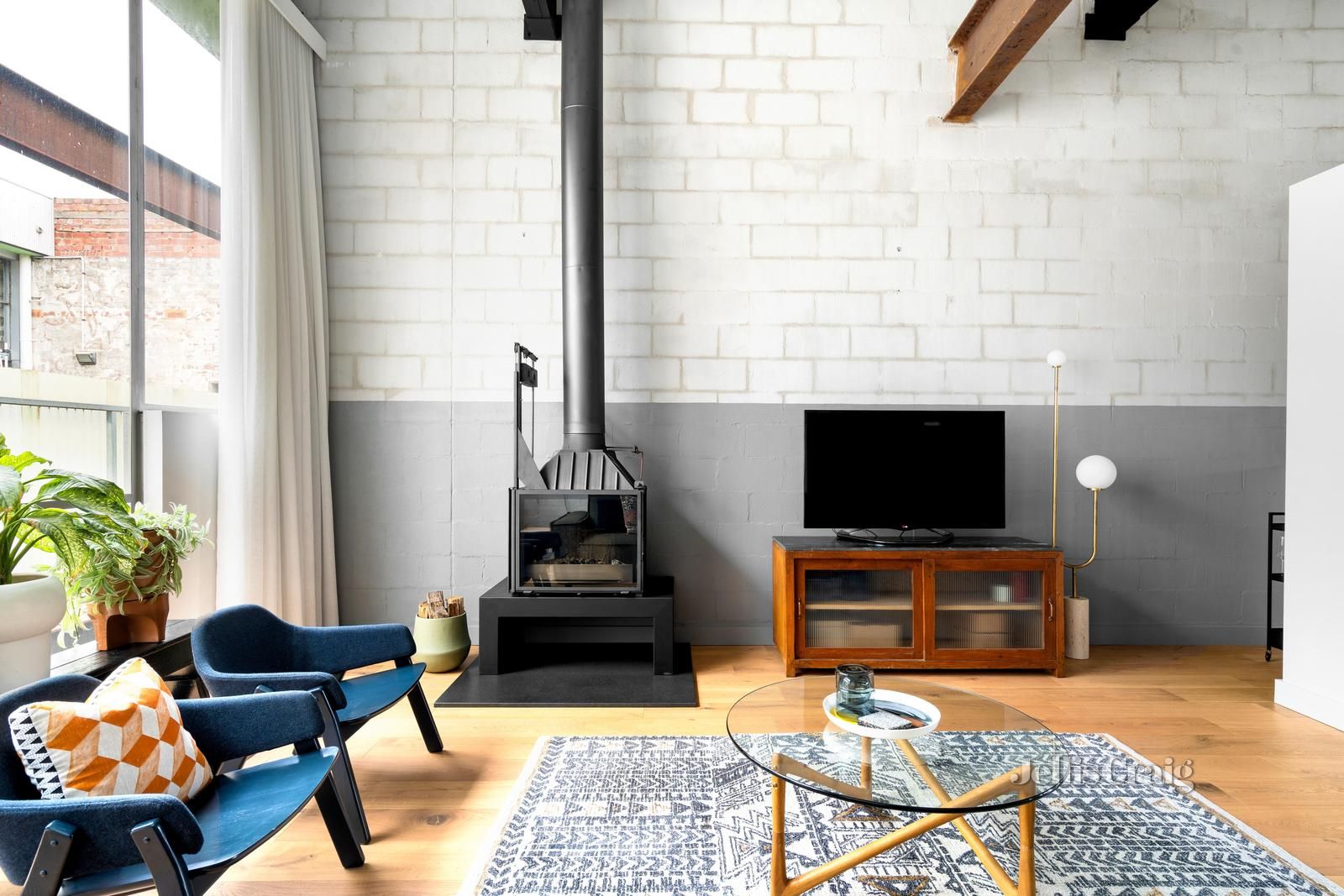 salon murs de briques blanches maison loft