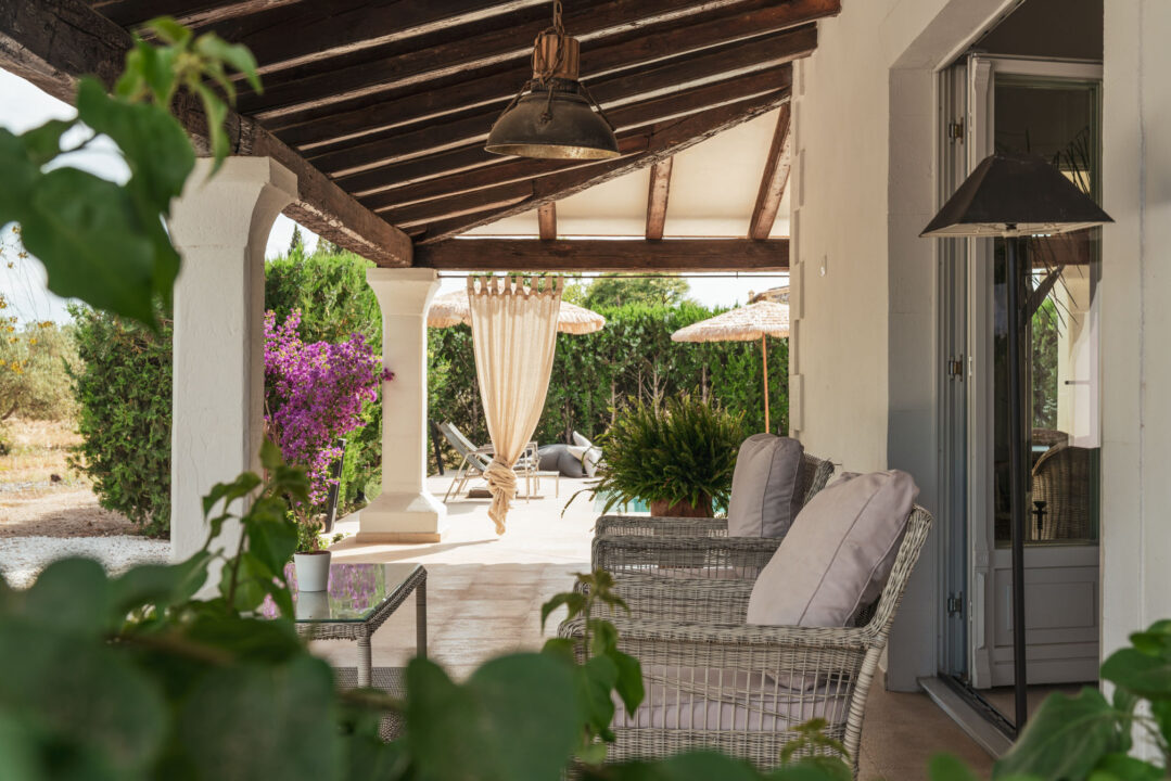 terrasse abritée maison en pierres Majorque Casa Oliva