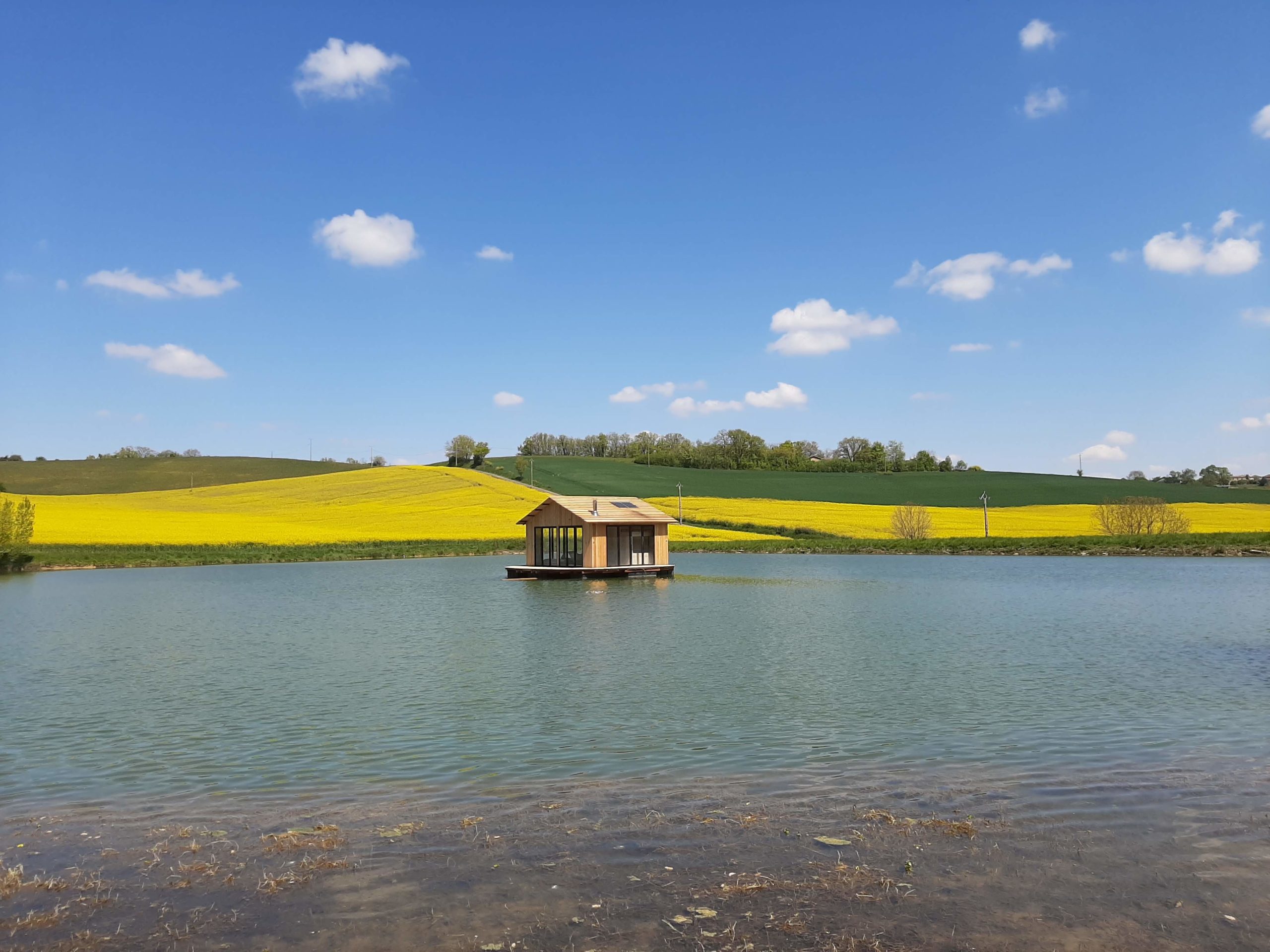 mini maison bois sur l mini maison bois sur l'eau Cabane de Pamme
