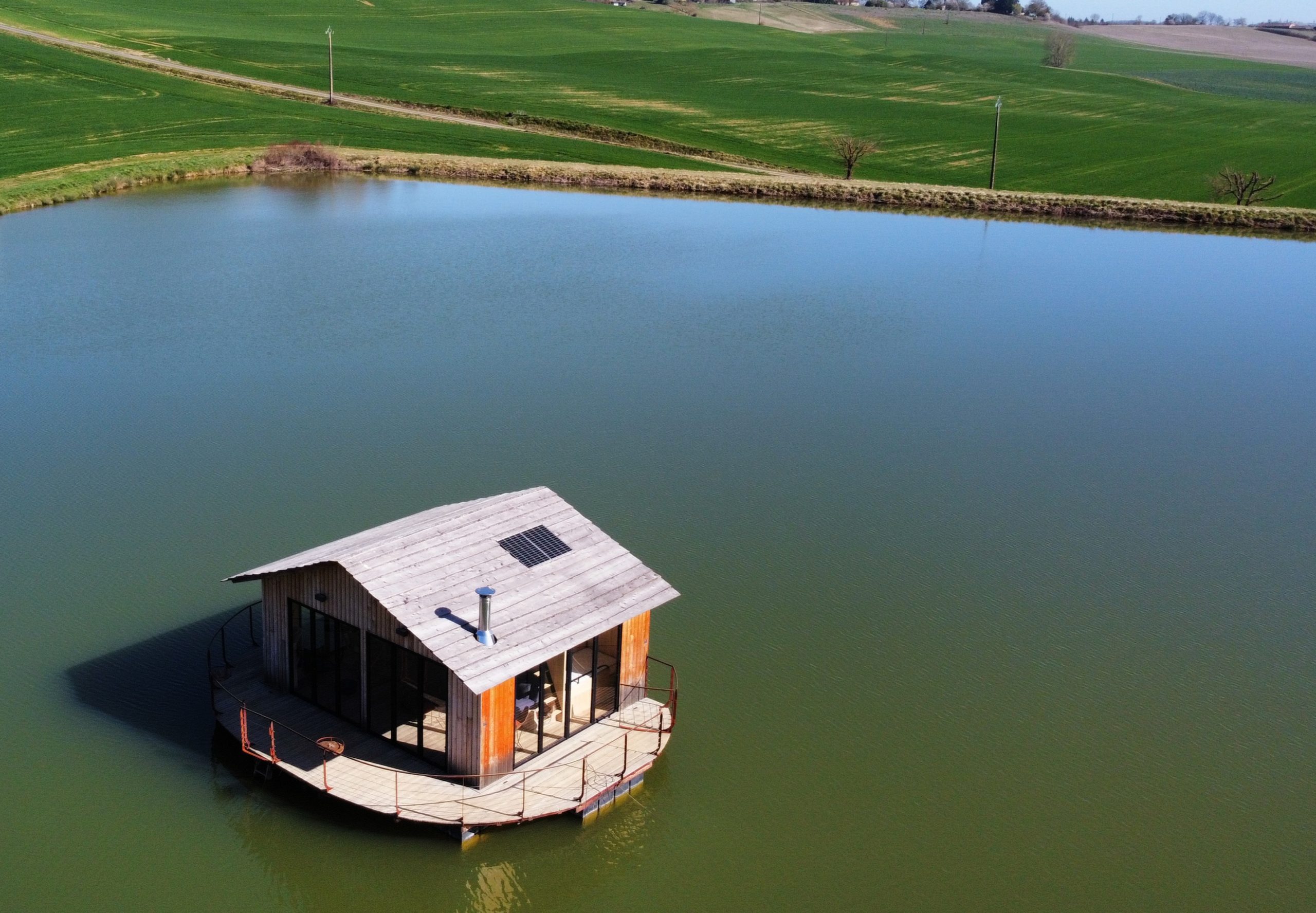 mini maison bois sur l mini maison bois sur l'eau Cabane de Pamme