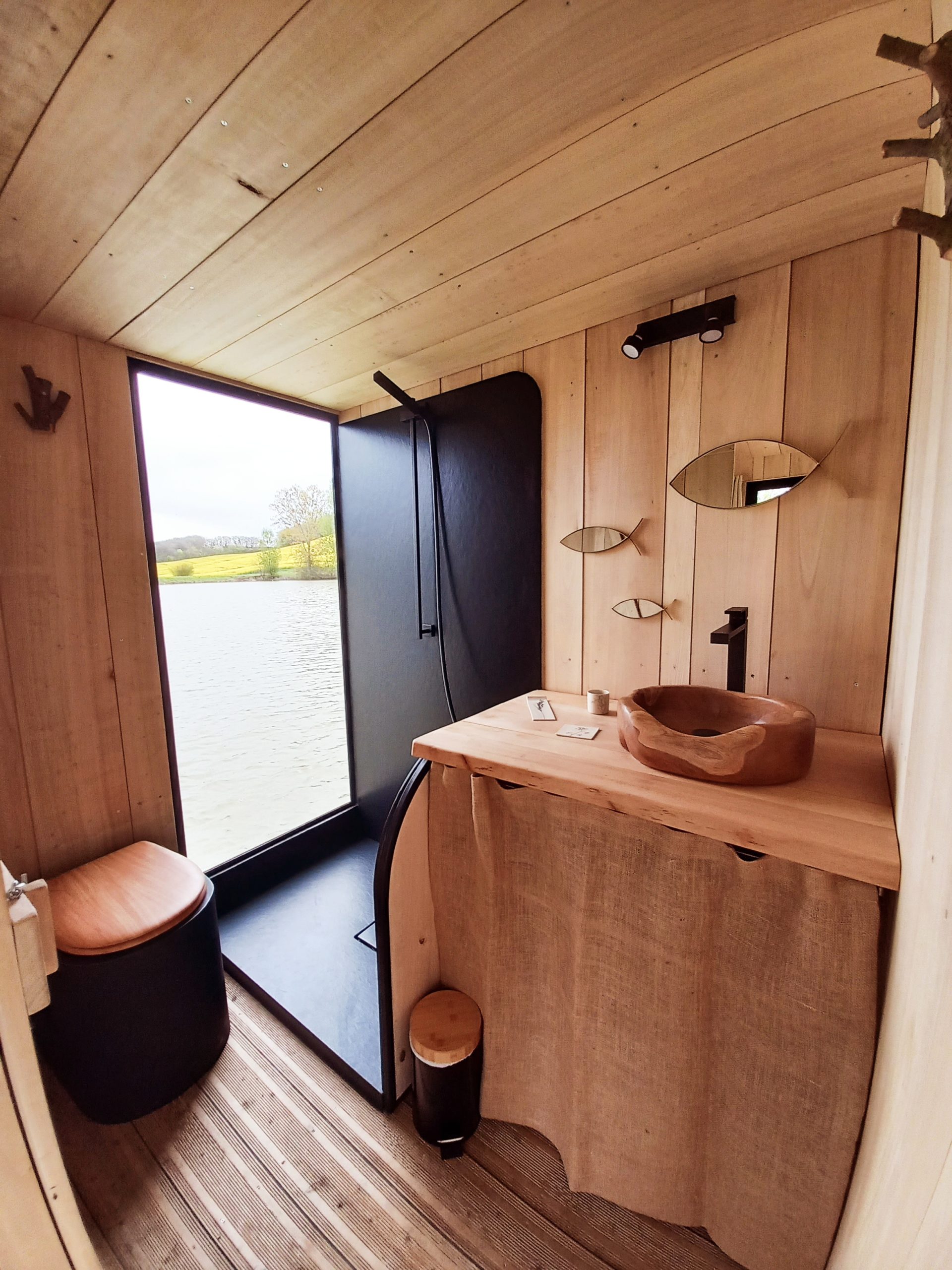 salle de bain mini maison bois sur l salle de bain mini maison bois sur l'eau Cabane de Pamme