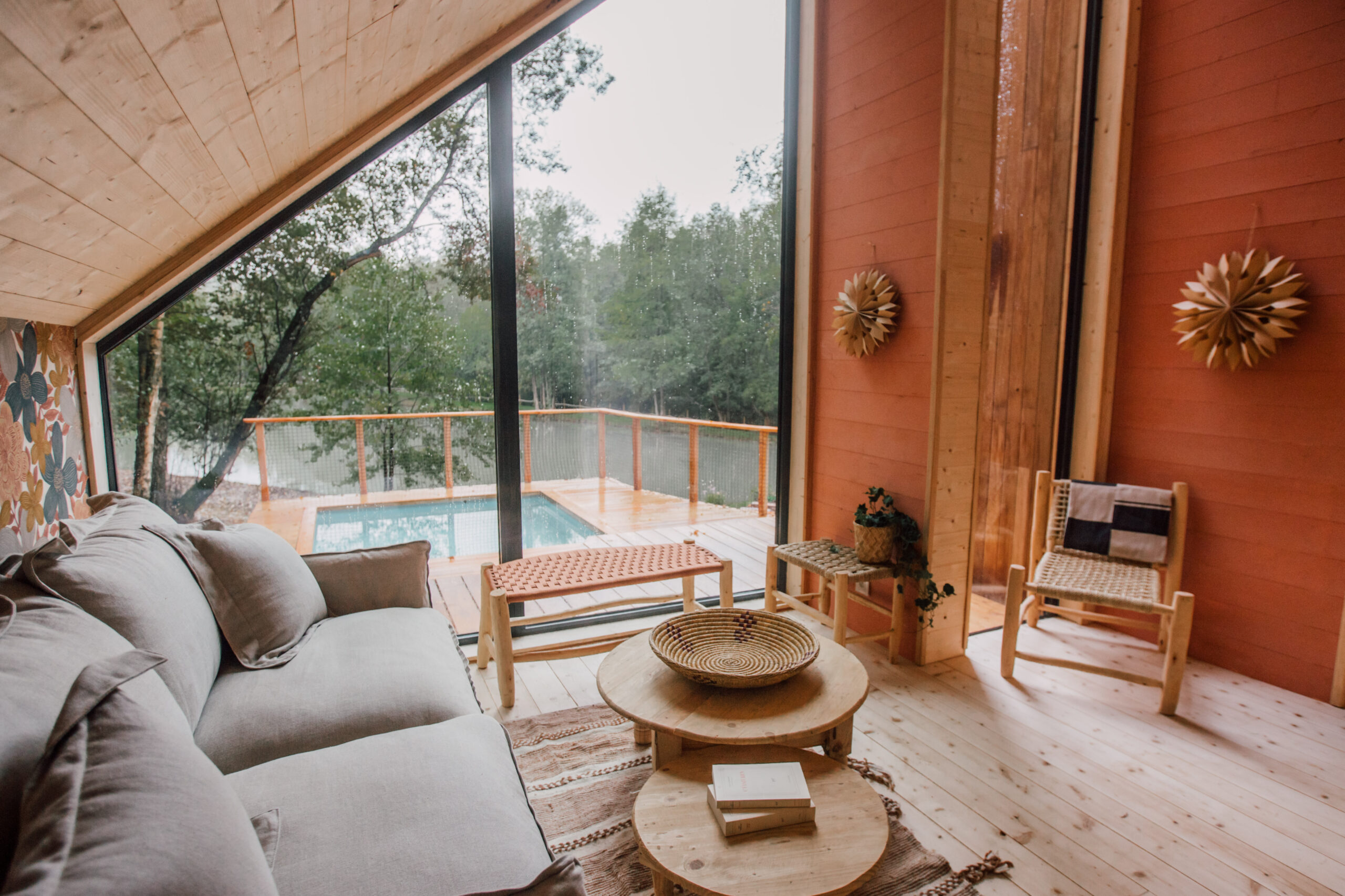salon maison en bois avec piscine Casa Rosalie Normandie