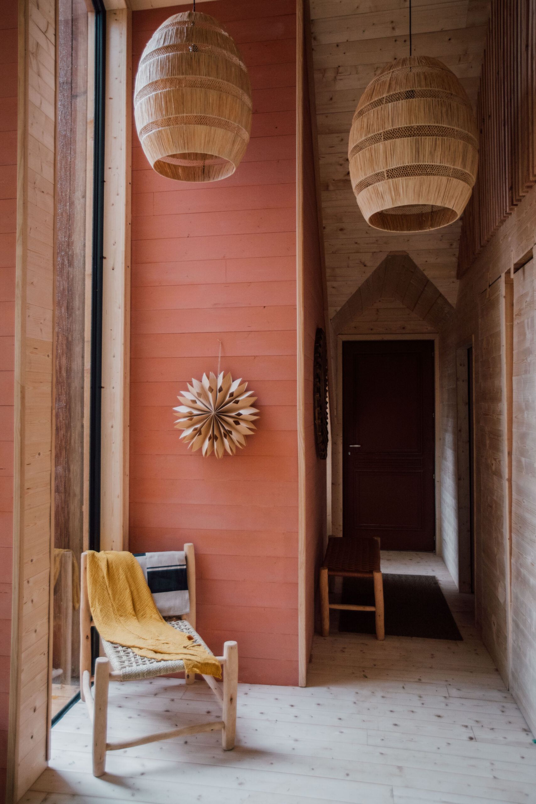 entrée bois terracotta Casa Rosalie Normandie