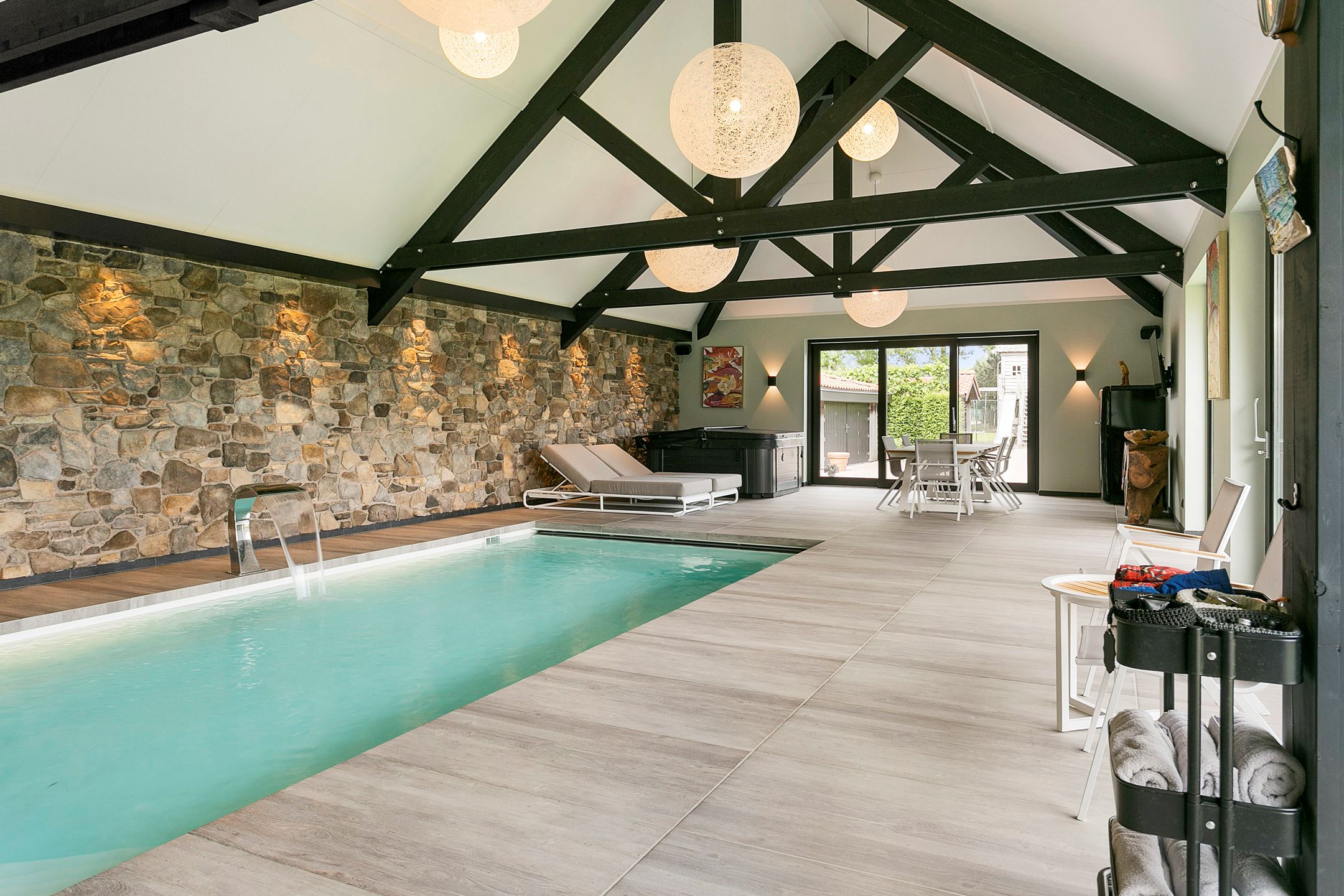 piscine couverte dans grange
