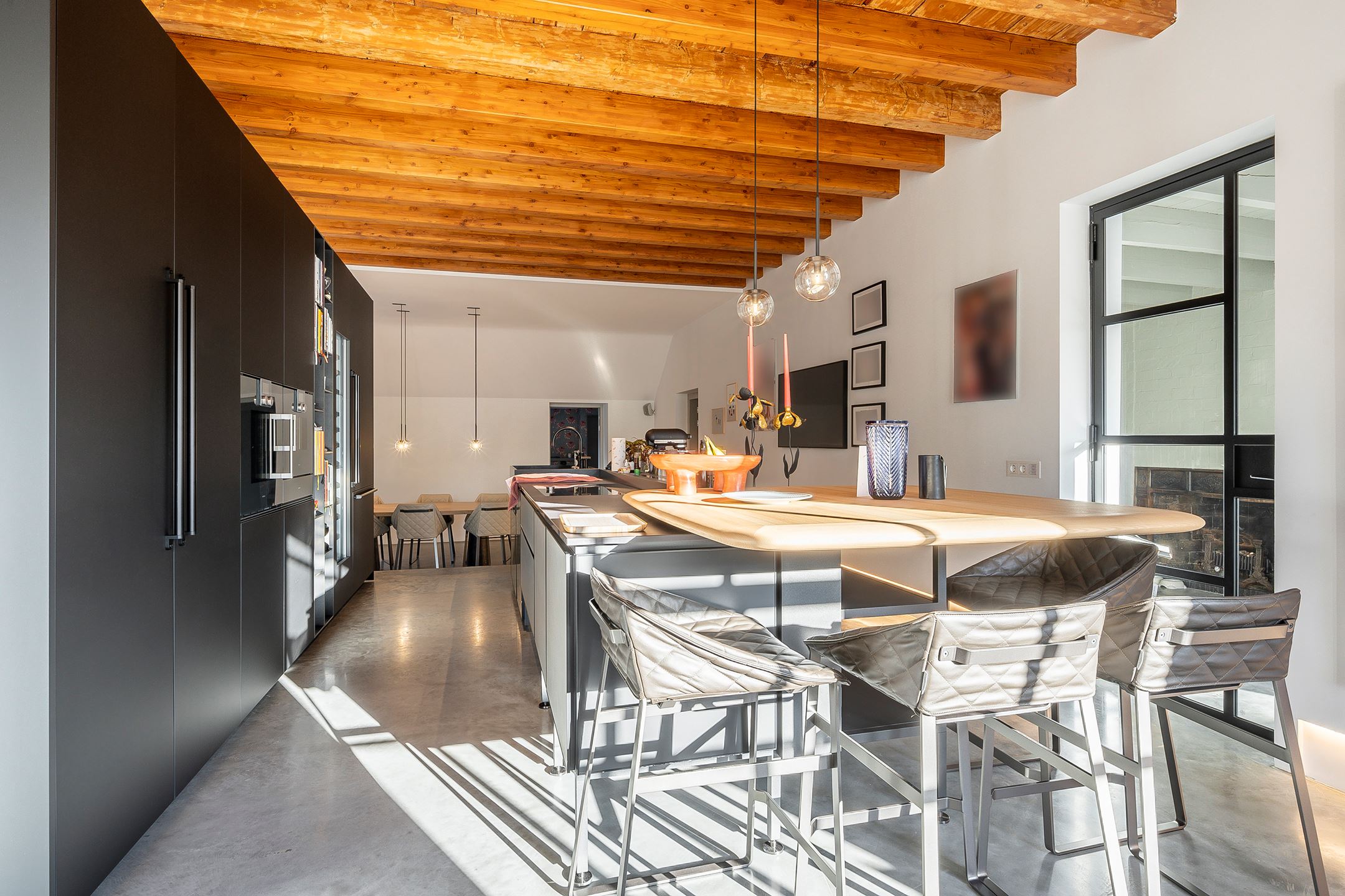 cuisine avec poutres décoration contemporaine