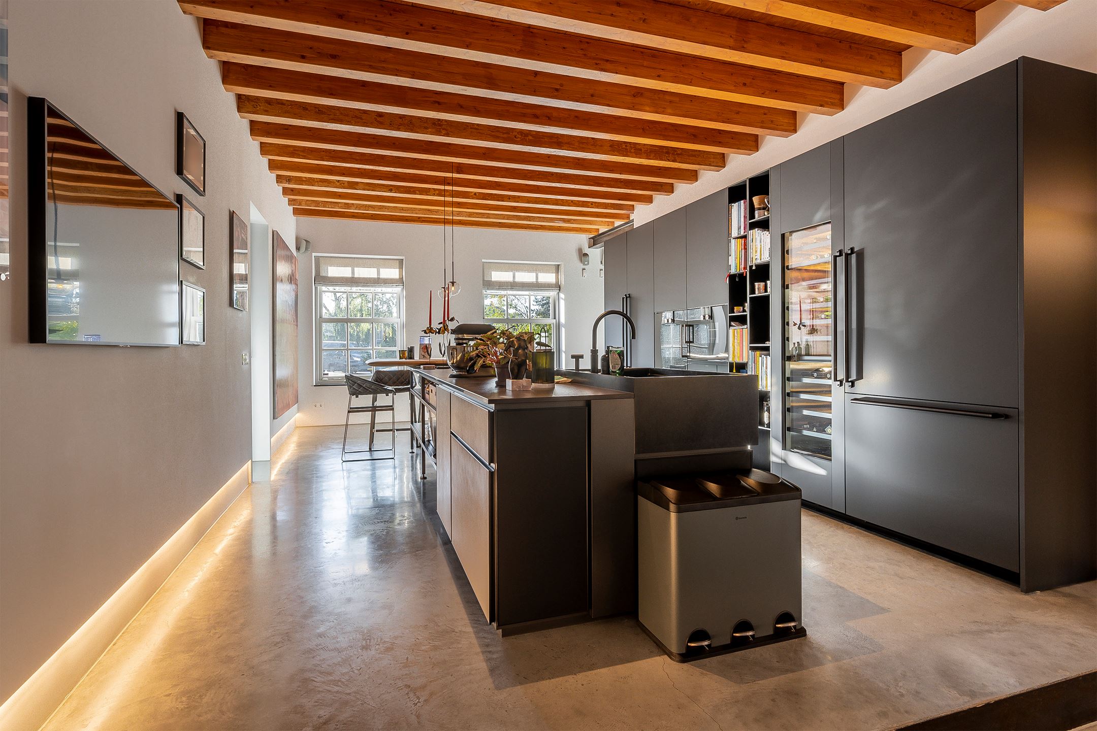 cuisine avec poutres décoration contemporaine