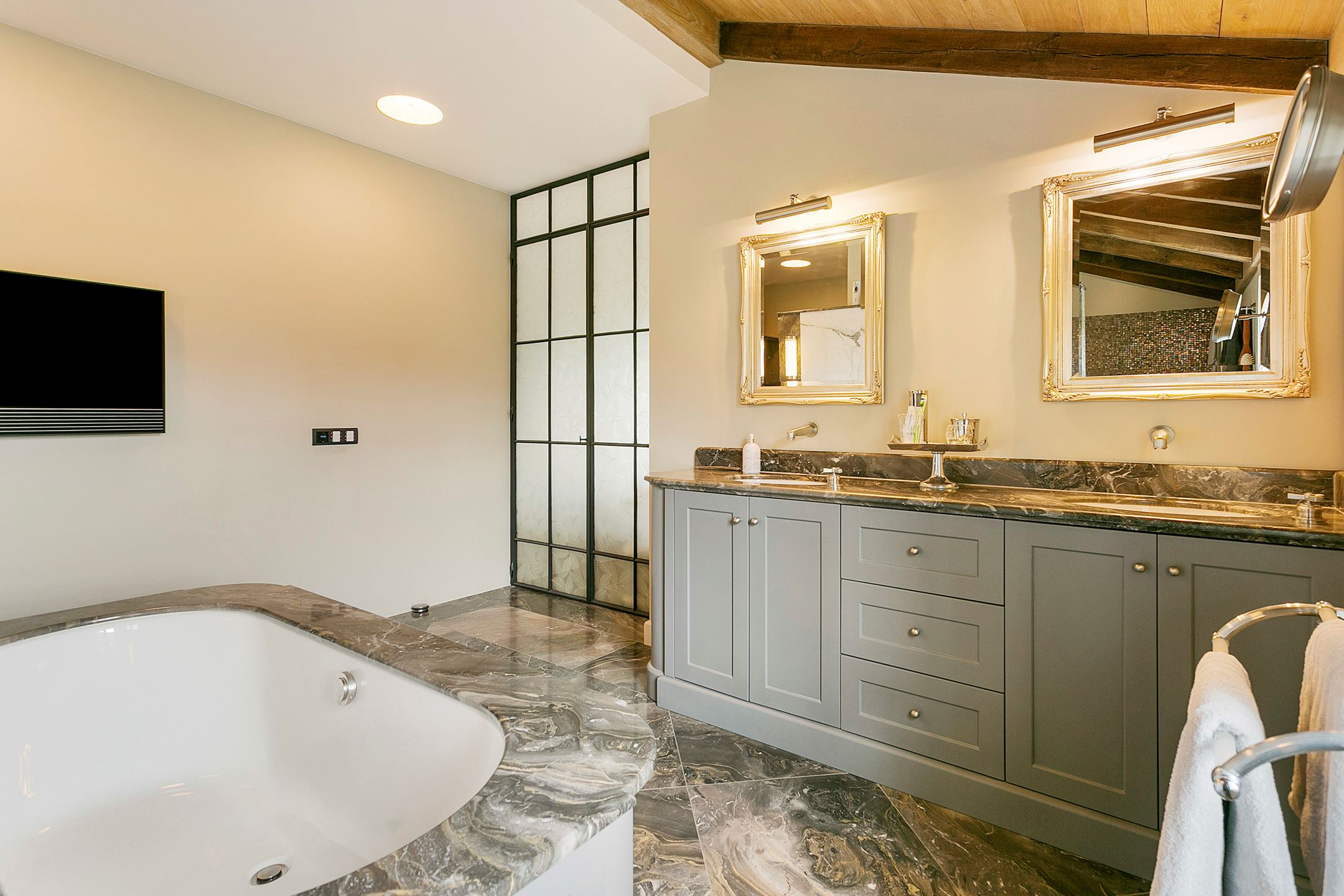 salle de bain marbre décoration contemporaine