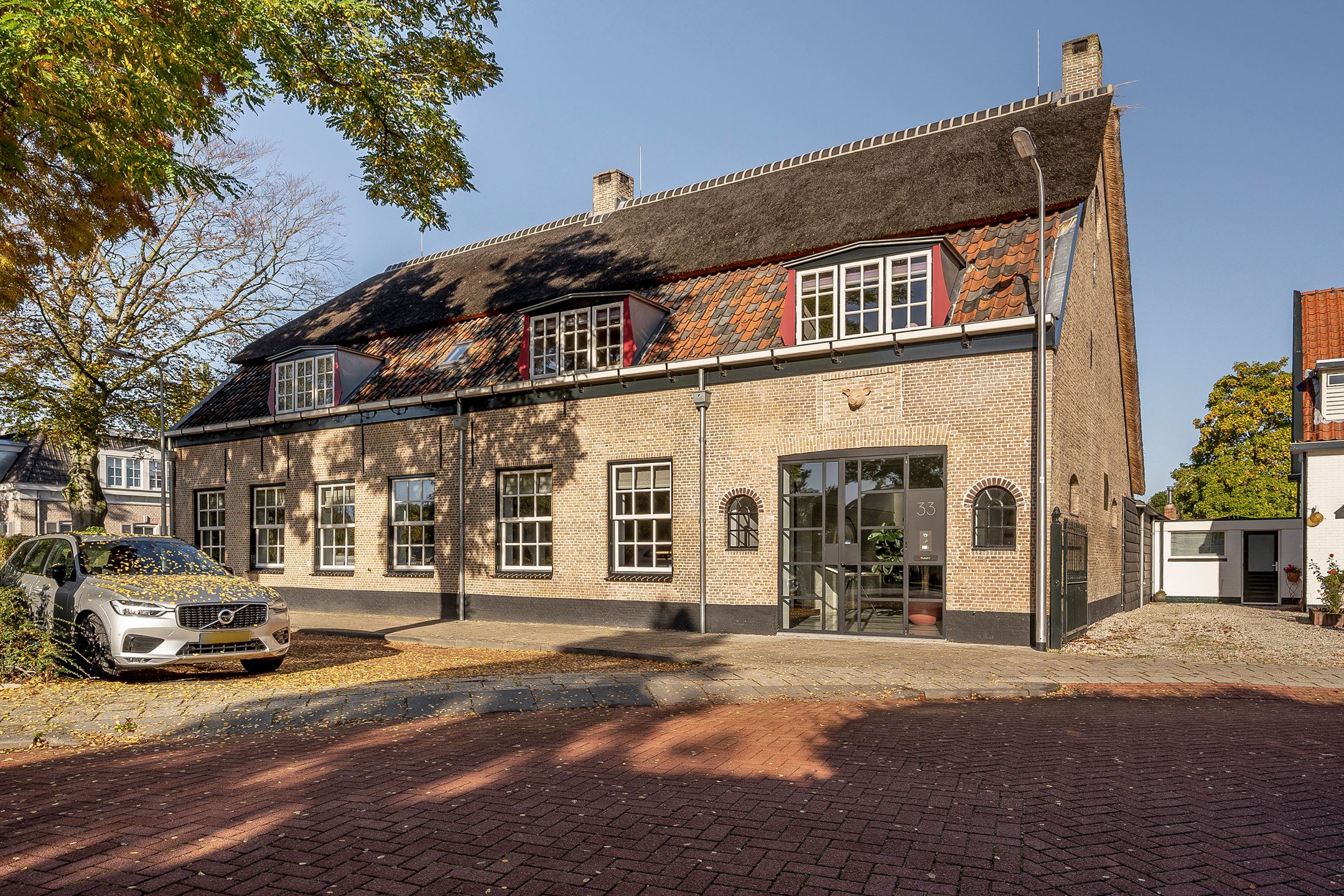 grande maison familiale rénovée façade briques