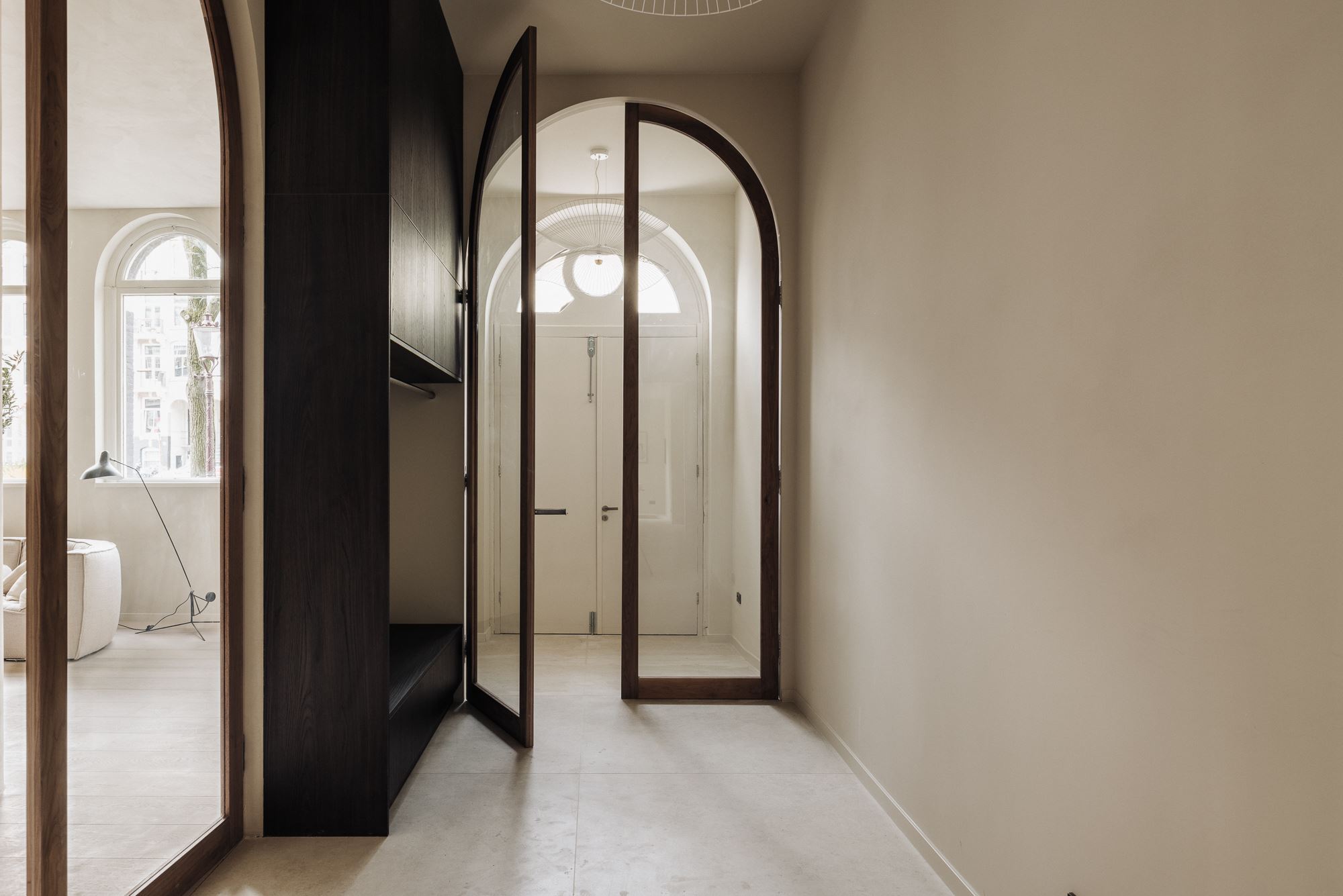 entrée avec arche décoration Japandi beige entrée avec arche décoration Japandi beige