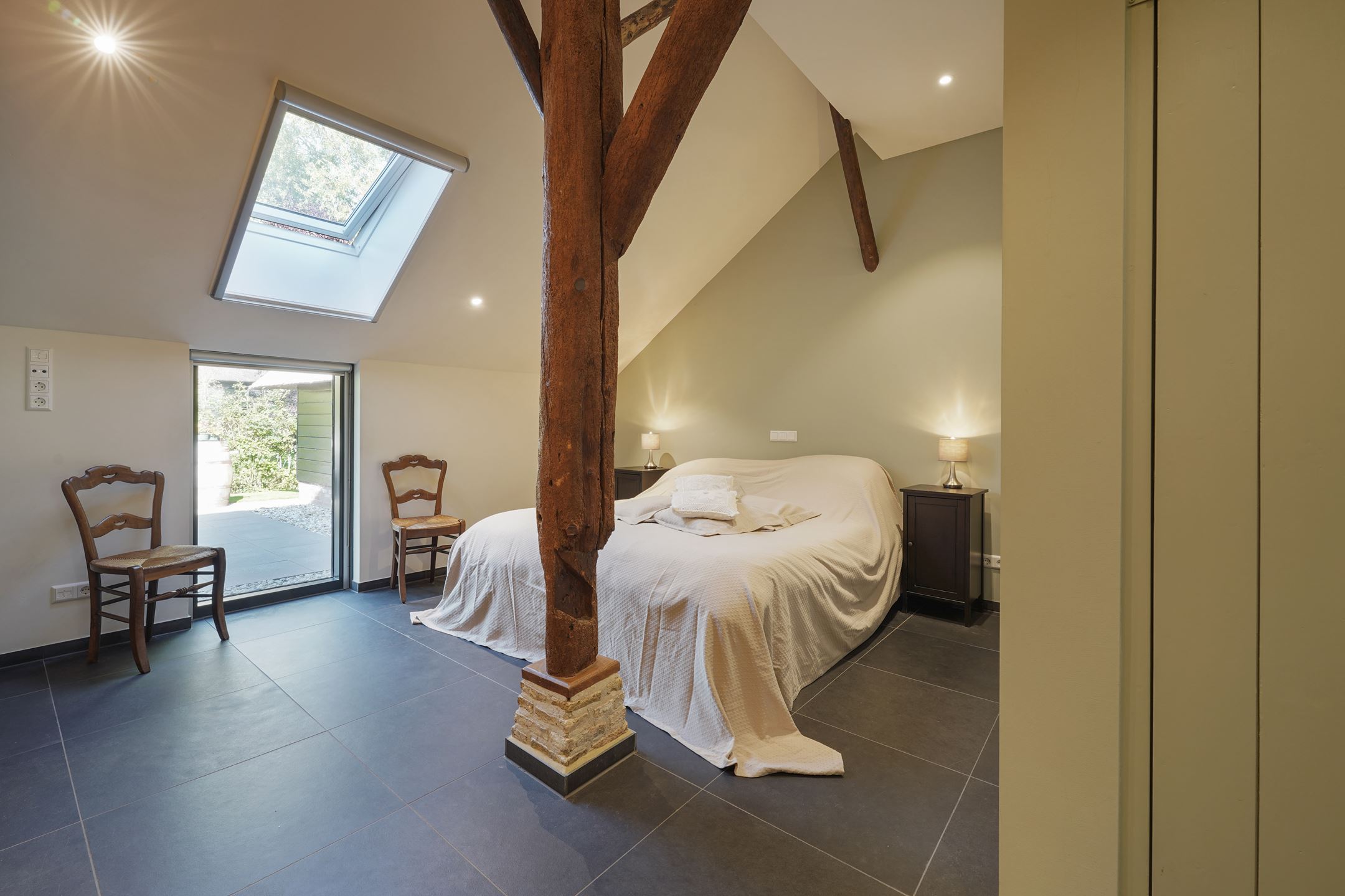 chambre mansardée avec poutres chambre mansardée avec poutres