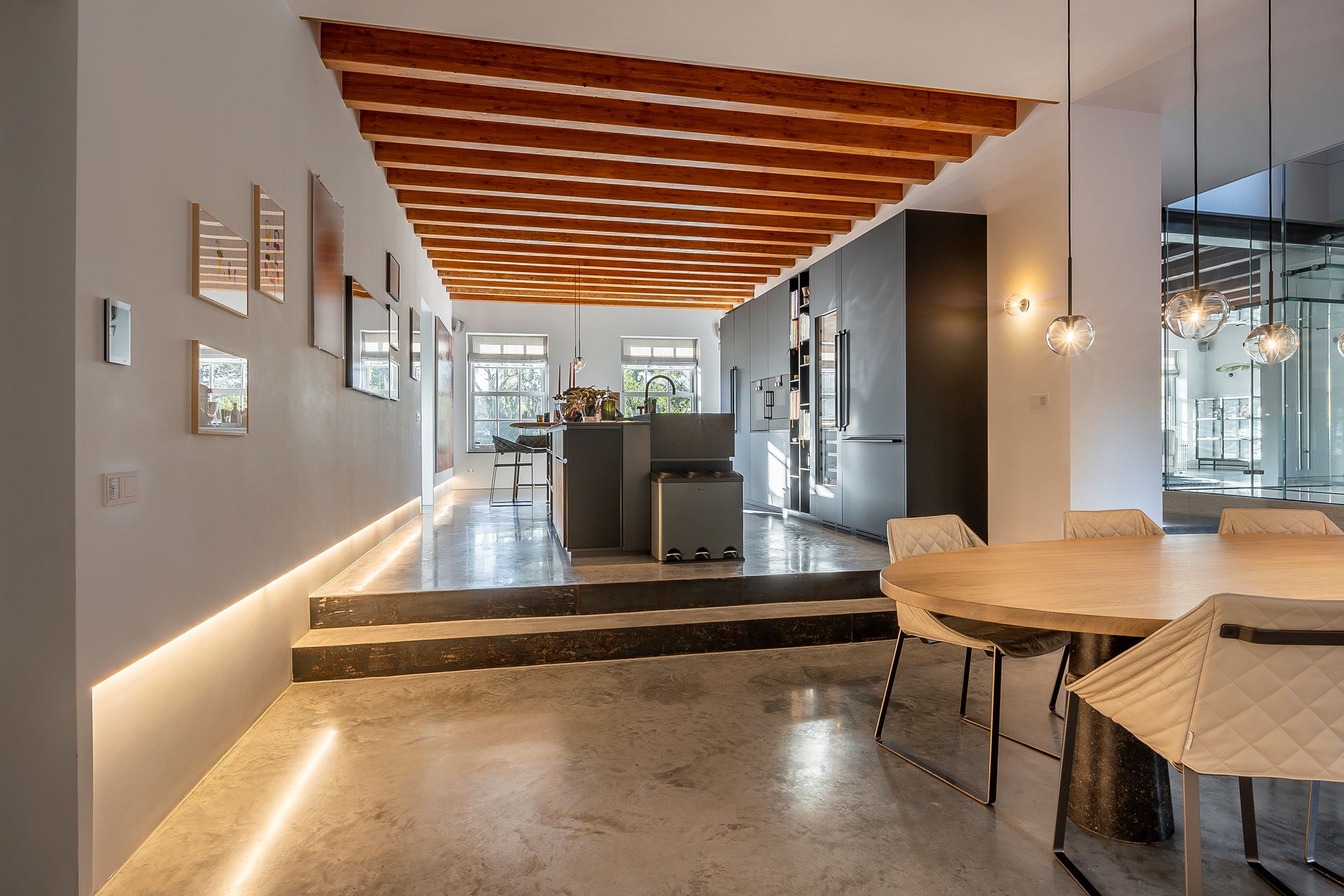 cuisine design avec poutres décoration contemporaine